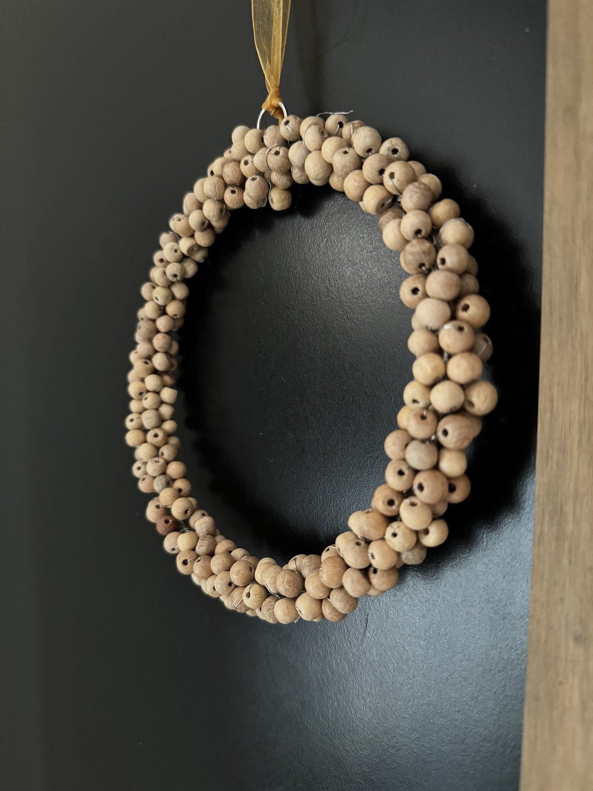 Holzperlenkranz zum hängen naturfarben - Durchmesser 15 cm