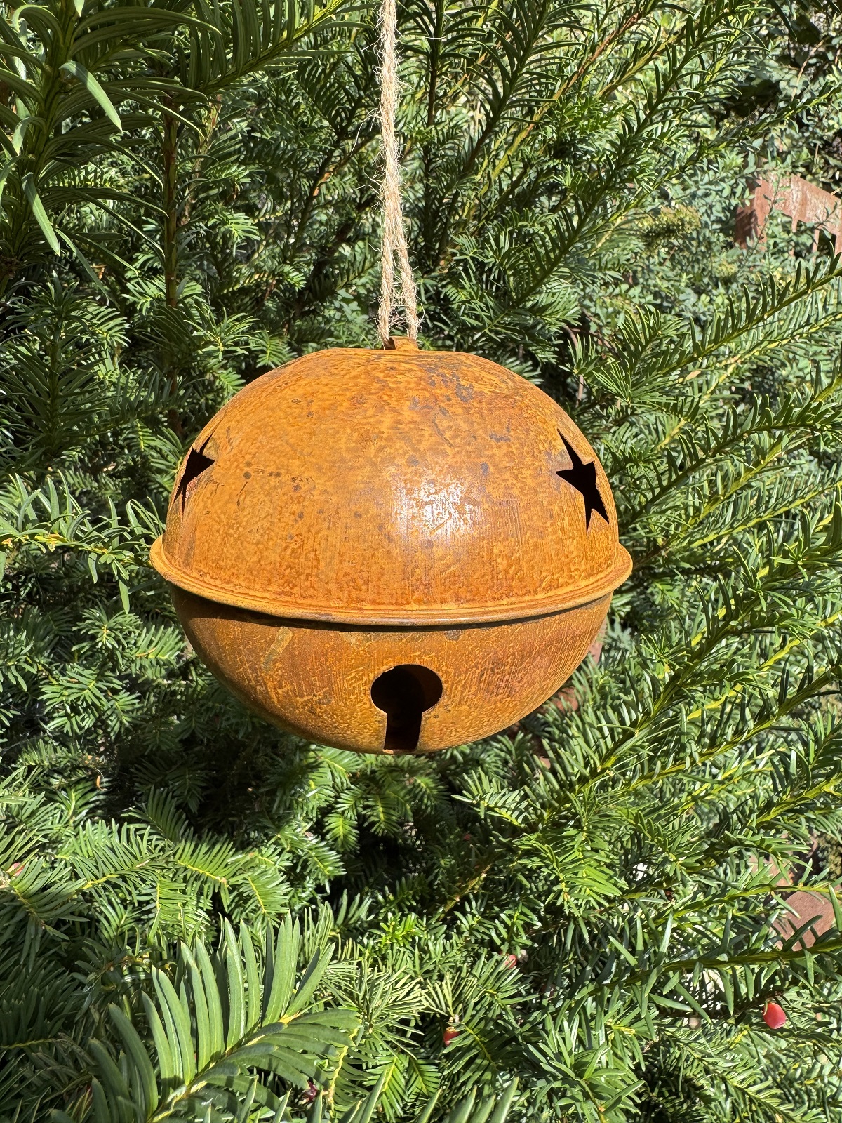 Edelrost Weihnachtskugel mit Schellen klein - Durchmesser 8 cm