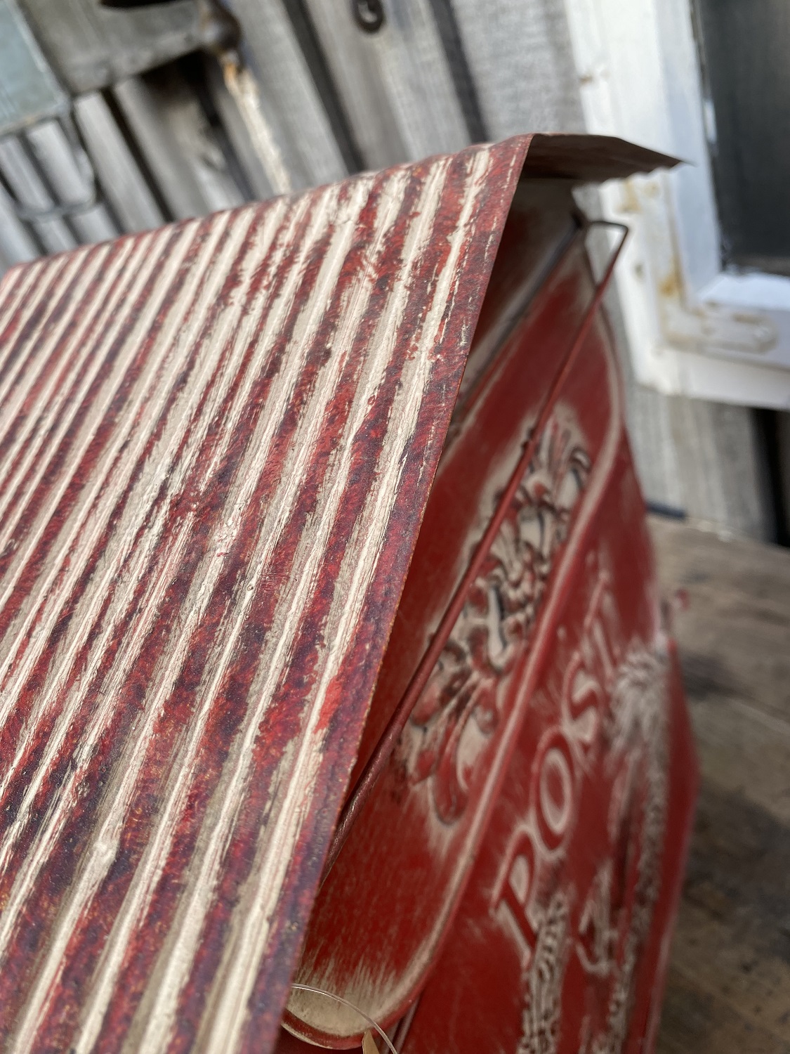 Eisenblech Postkasten antik rot lackiert - Höhe 40 cm