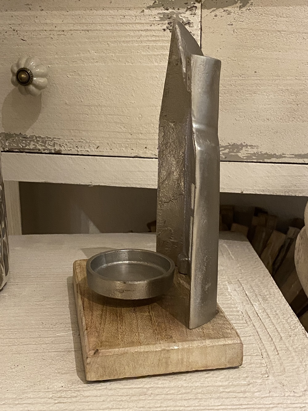 Alu Teelichthalter Haus mit Herz auf Mango-Holz