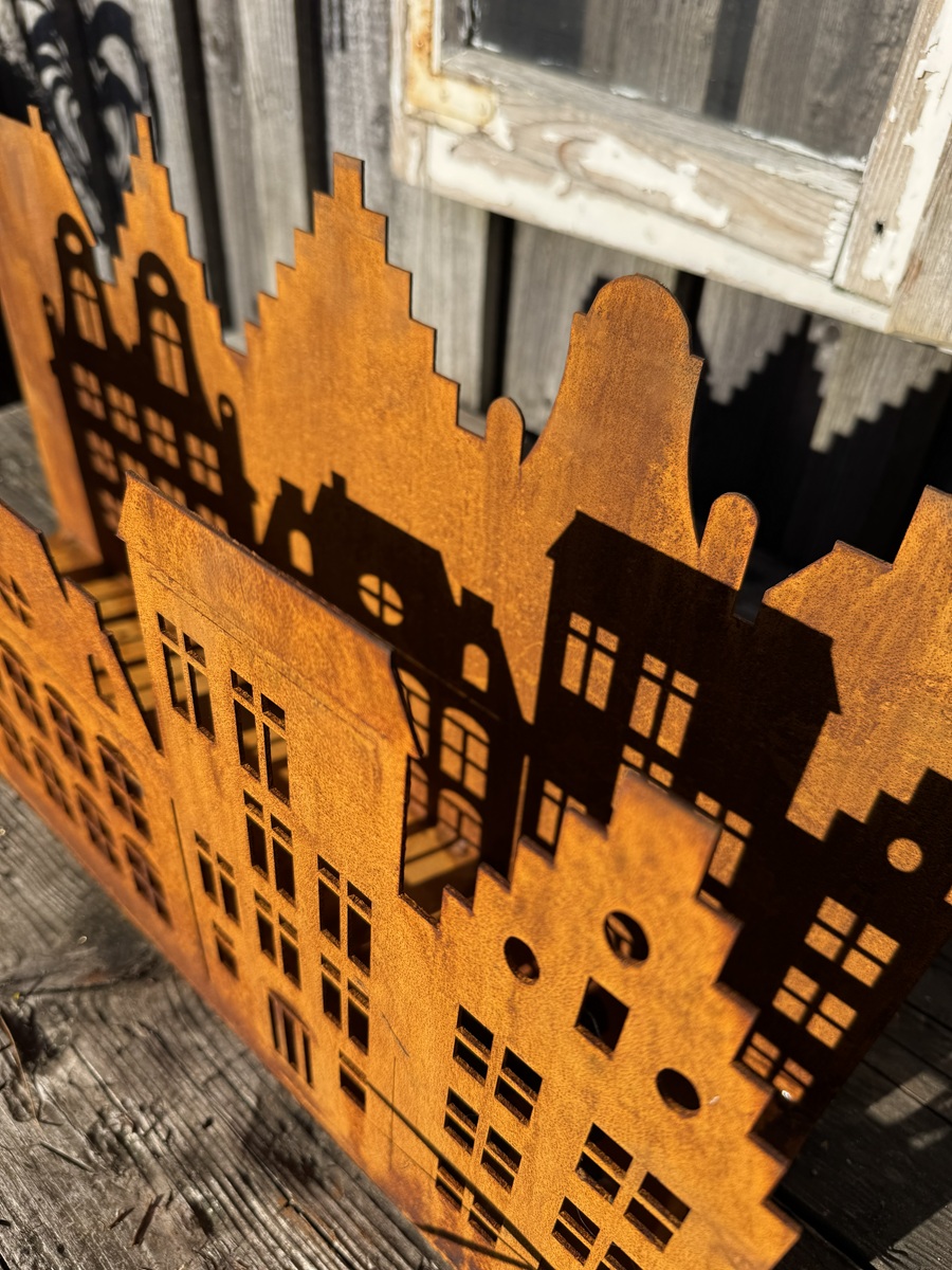 Edelrost Lichterstadt mit Rückwand und Boden - Länge 52 cm