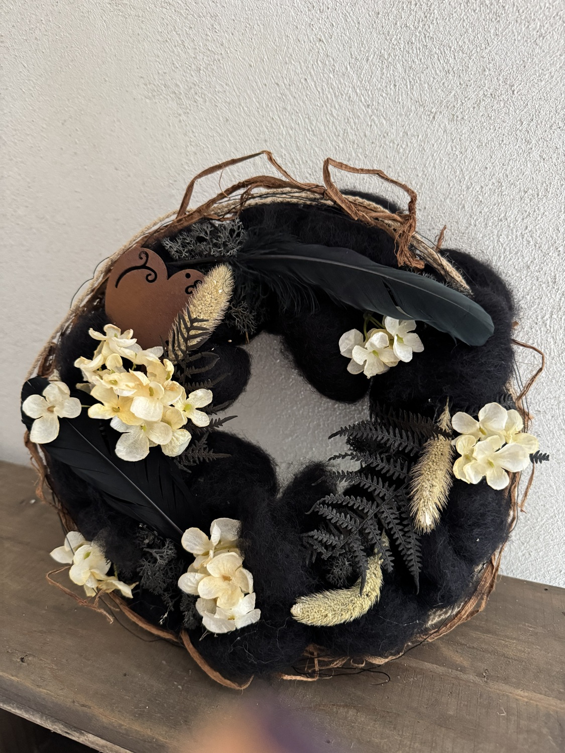 Kranz (11) mit Trockenblumen, Lunte & Blüten schwarz - Durchmesser ca. 25 cm