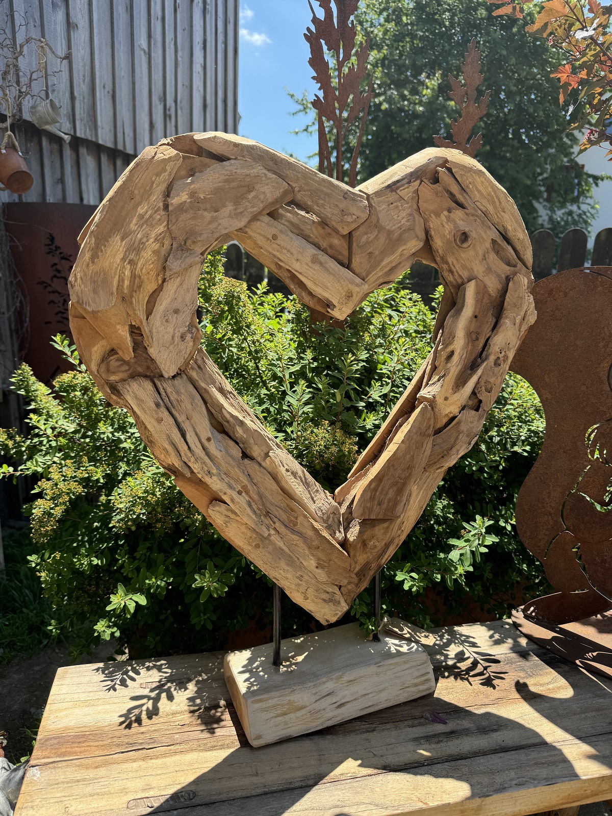 Teak Holz Herz stehend XL auf Bodenplatte - Höhe 70 cm