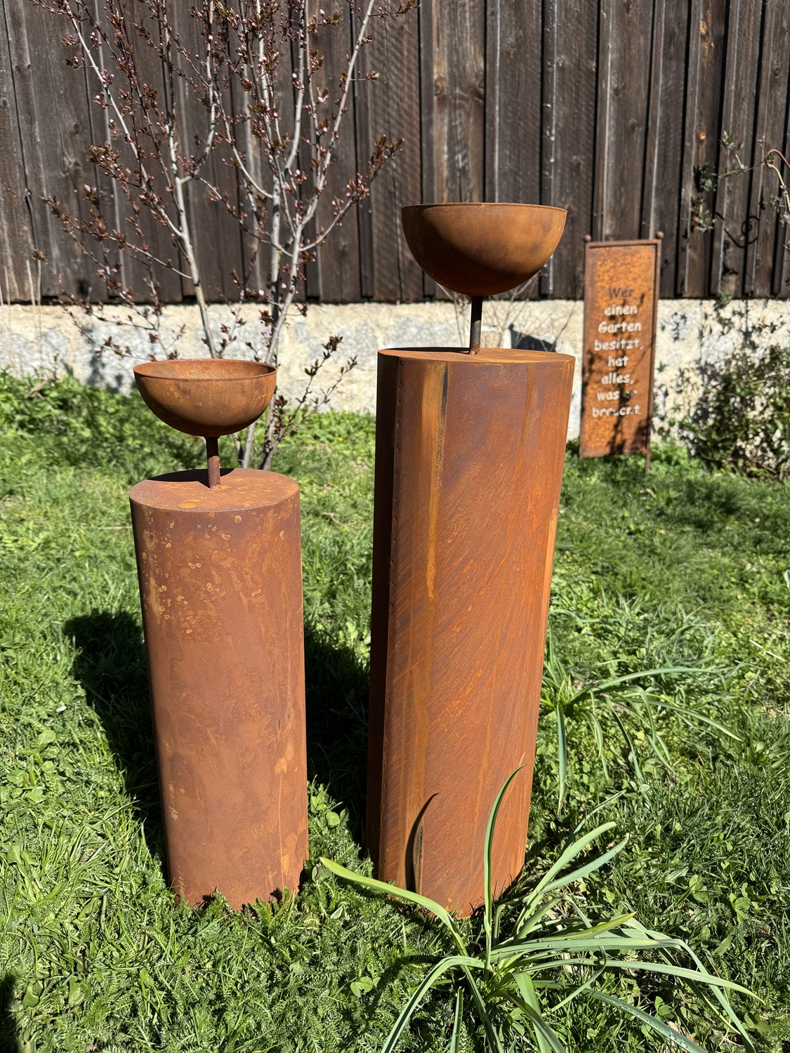 Edelrost Säule rund groß mit Schale ( D 15 cm ) auf Stab - Höhe 60 cm (ohne Schale)