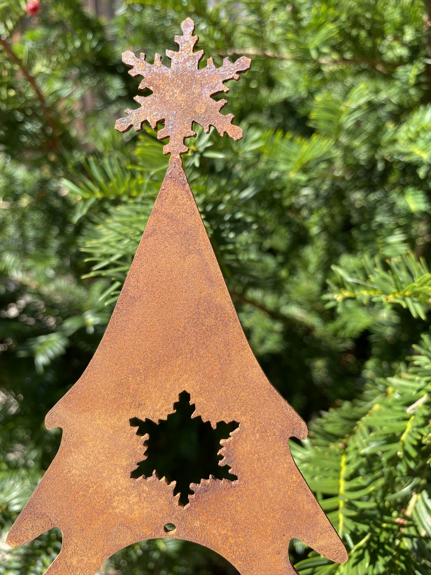 Edelrost Weihnachtsbaum klein mit Öffnungen für Kugeln - Höhe 65 cm
