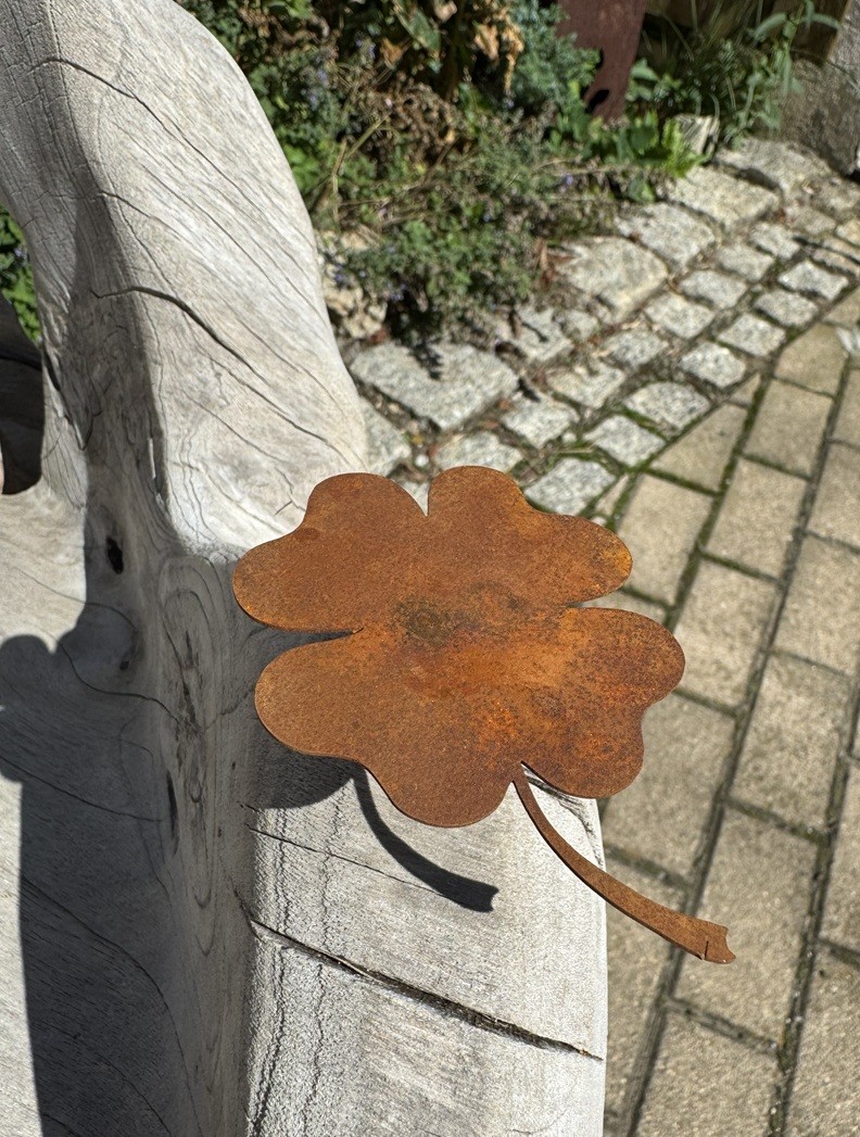 Edelrost Kleeblatt mit Schraube an der Rückseite - Länge 9 cm