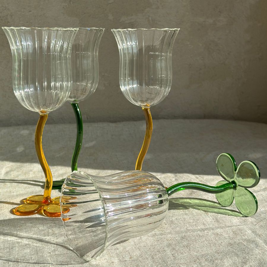 Wein Glas Florentine mit grünem Stiel und Kleeblattsockel - Höhe 20,7 cm
