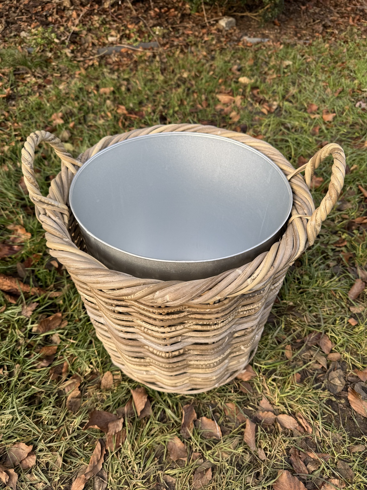 Outdoor Rattankorb rund klein mit Blecheinsatz und Henkeln - Durchmesser 38 cm