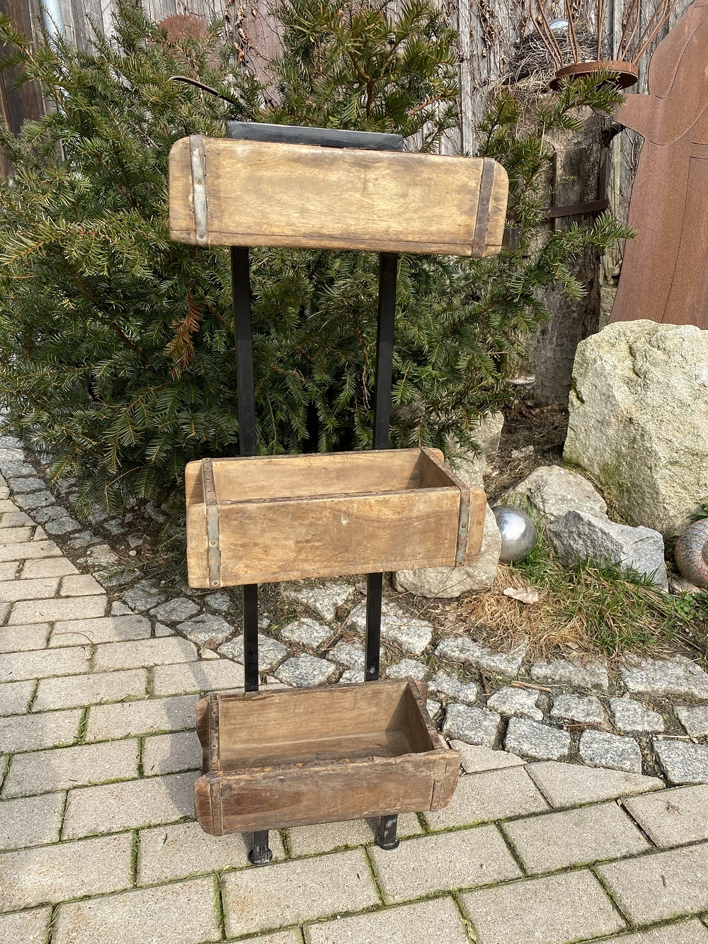 Metall Ständer Antik mit 3 Holzkästen - Höhe 92 cm
