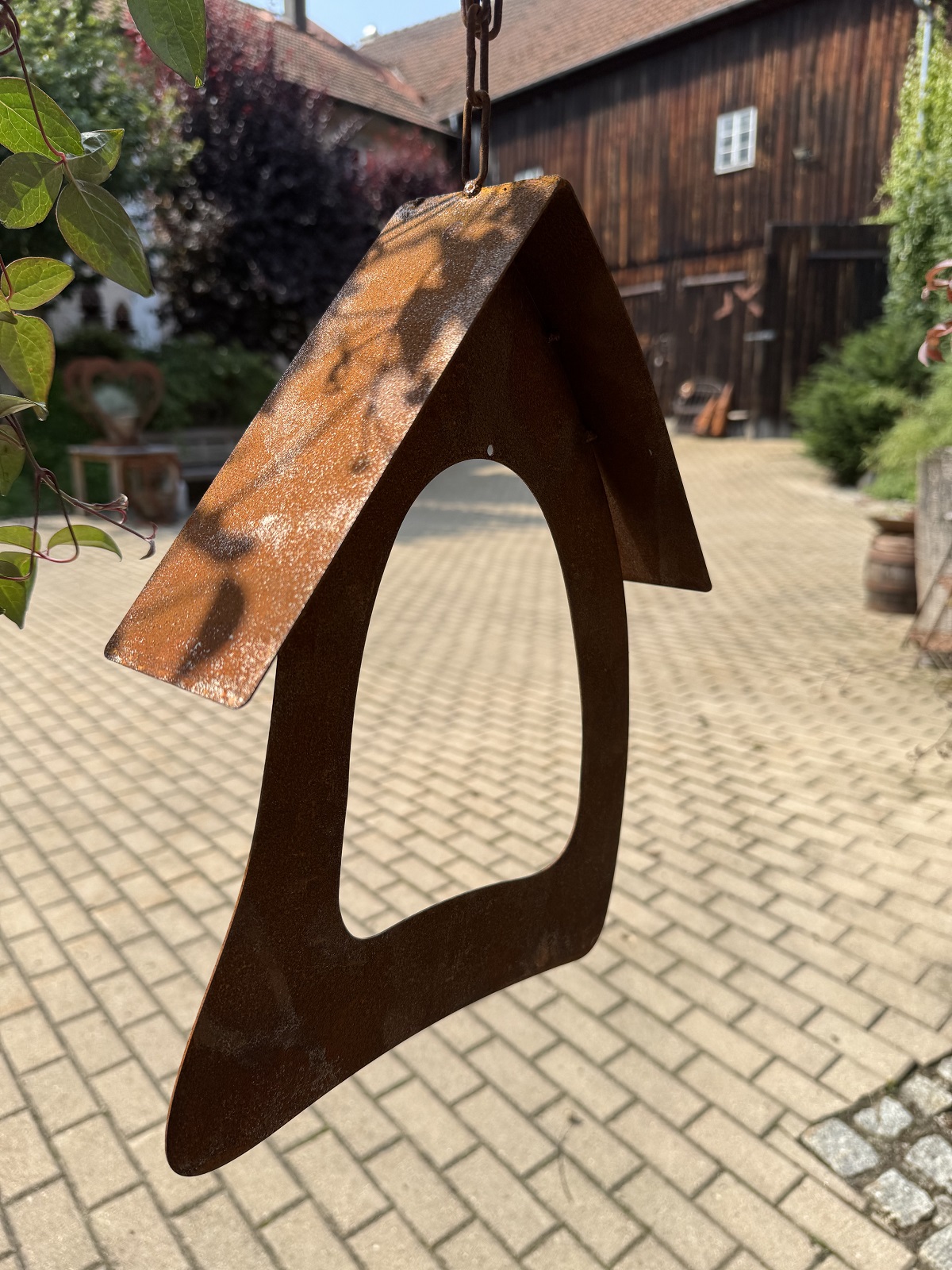 Edelrost Futterhaus flach an Kette zum hängen - Höhe 34 cm ohne Kette