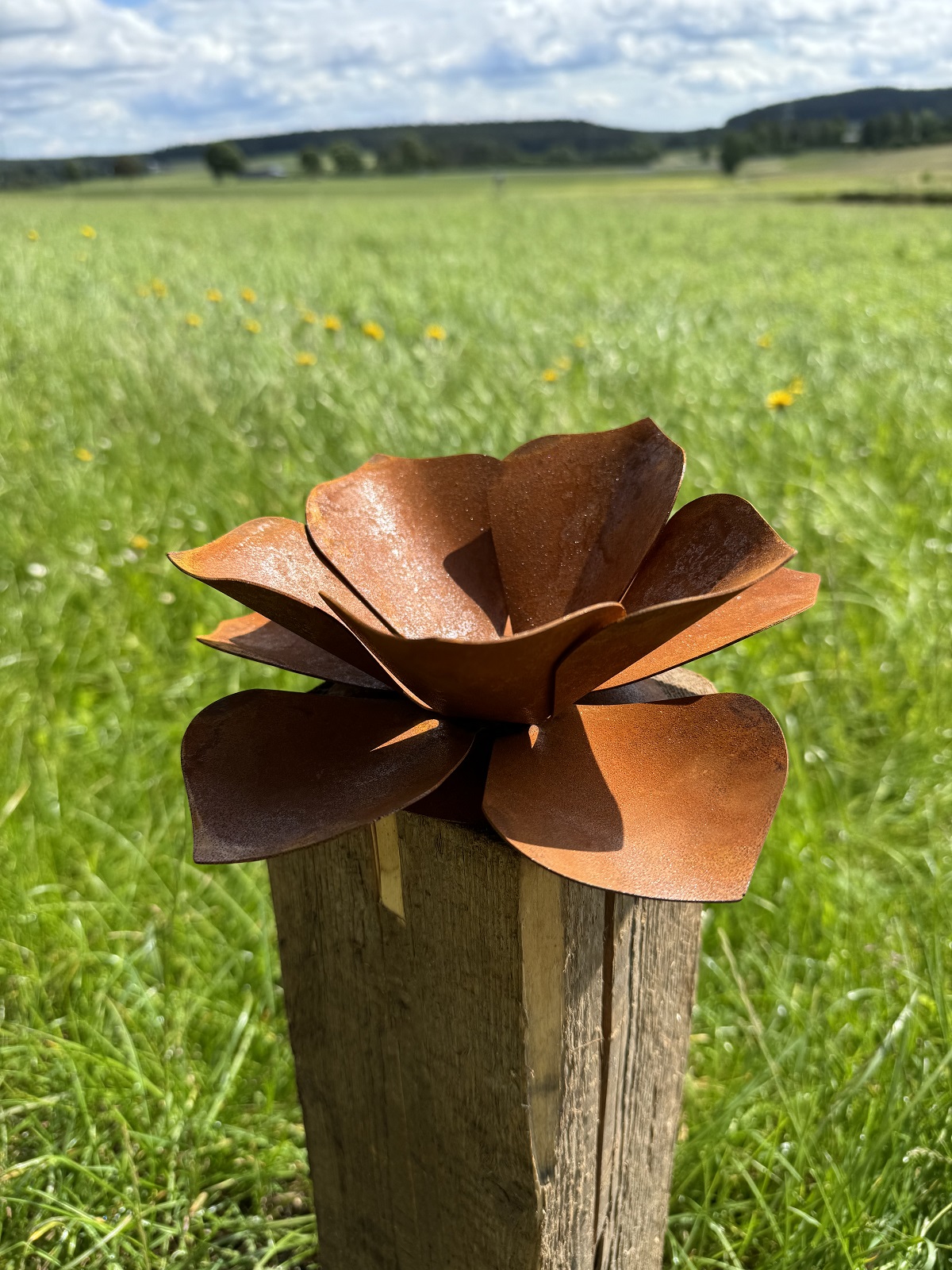 Edelrost Blüte groß auf Bodenplatte - Durchmesser 24 cm
