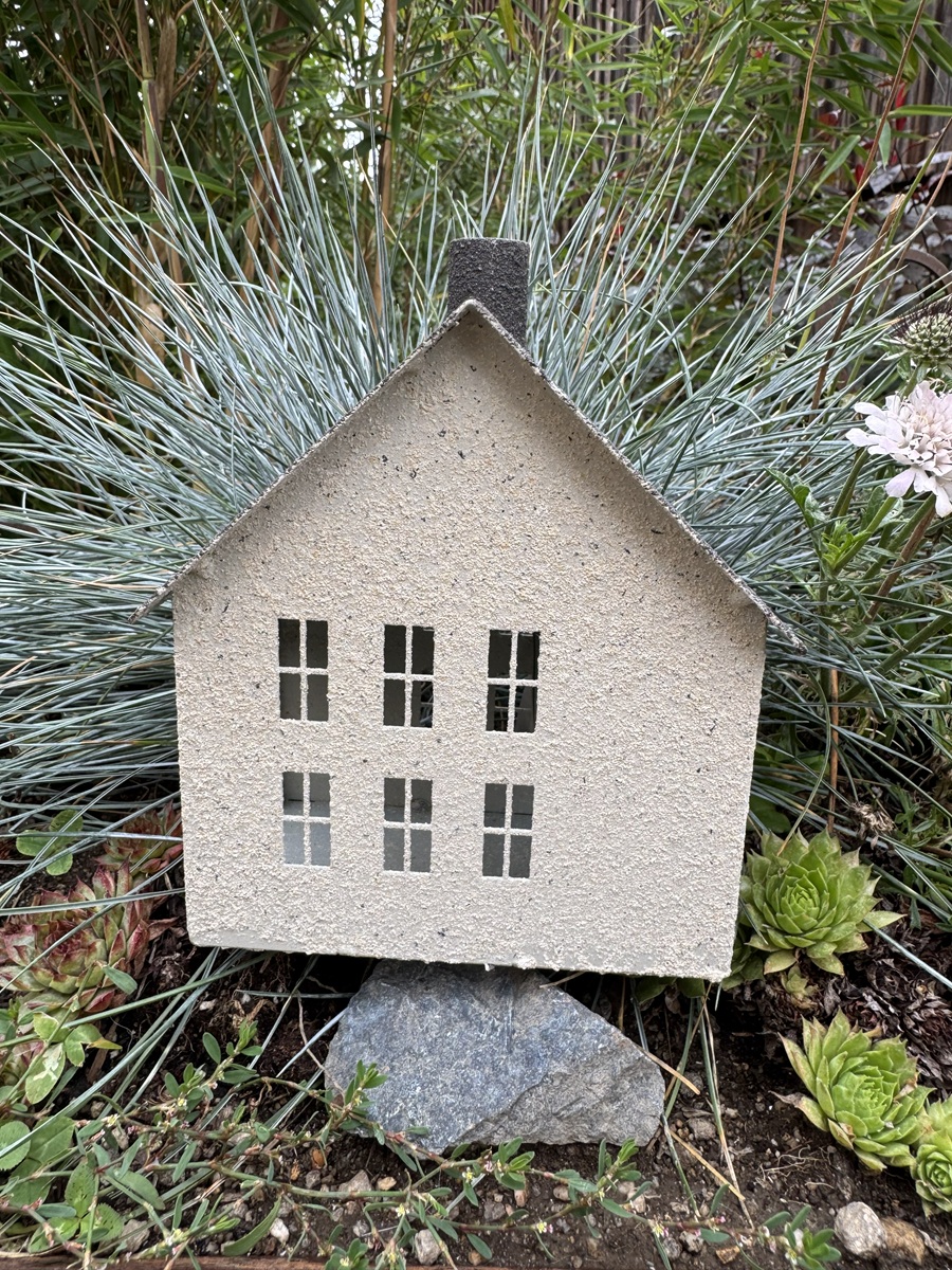 Metall Windlicht Haus creme/grau - Höhe 16 cm
