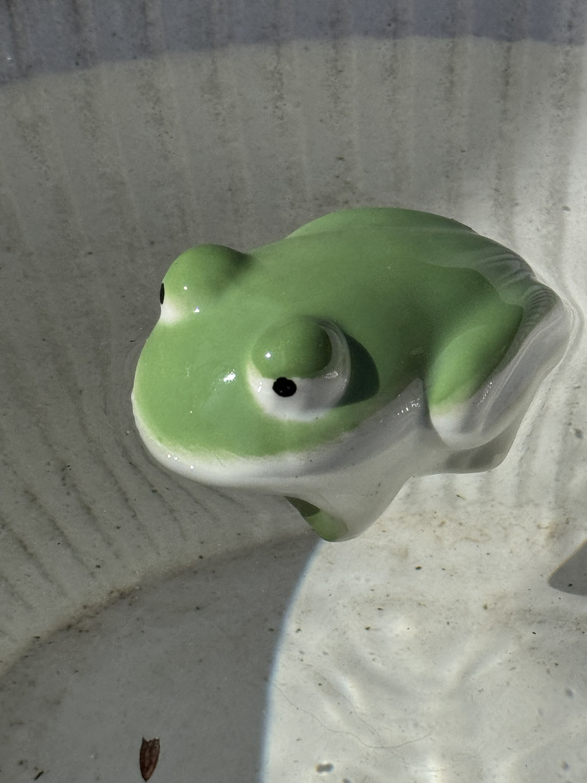 Keramik Schwimmfigur Frosch  - Höhe 5 cm