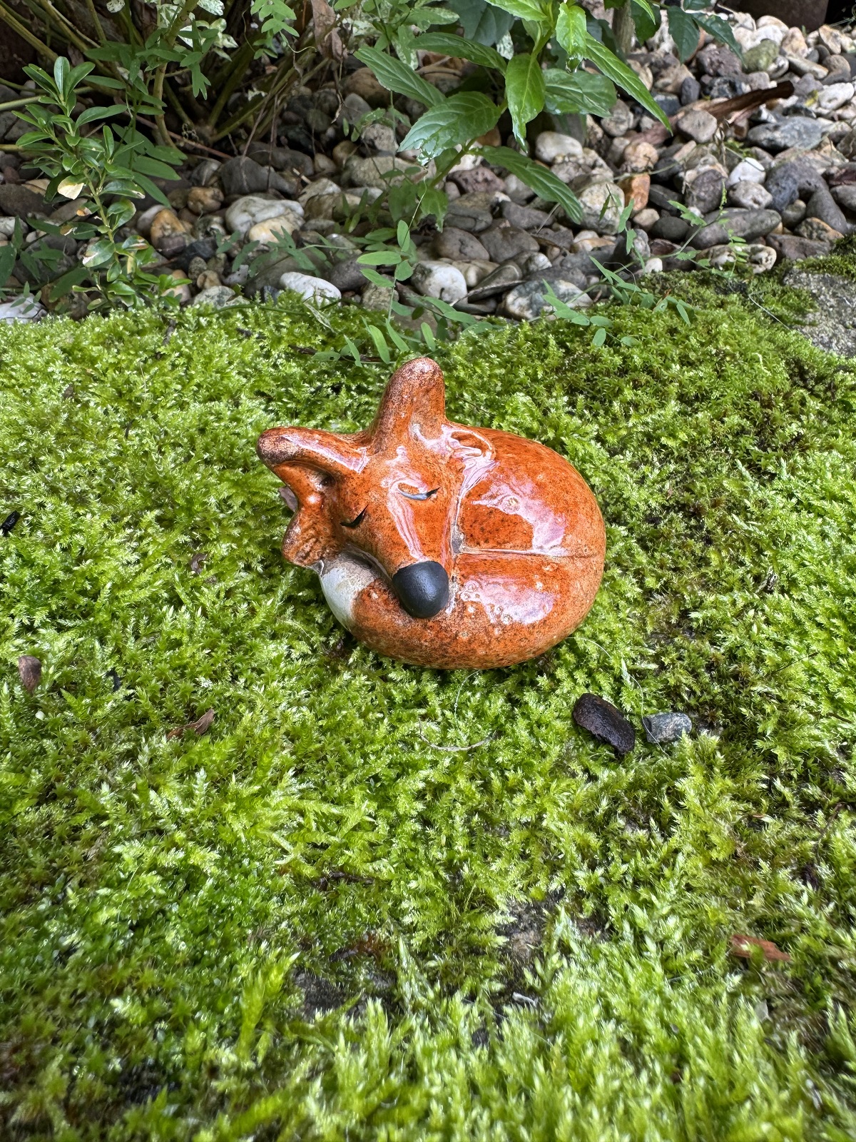 Keramik Mini Fuchs schlafend - Höhe 5 cm