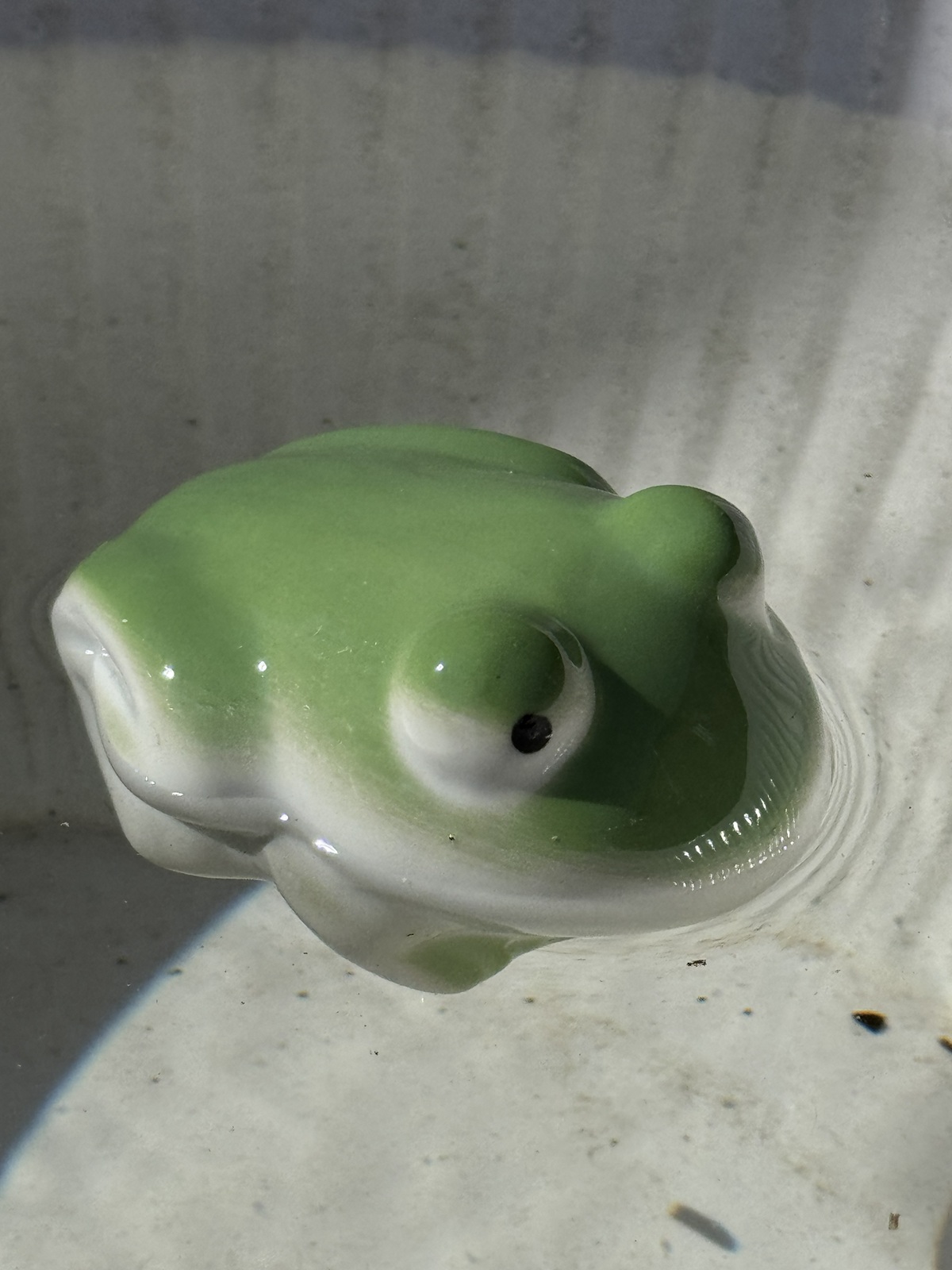 Keramik Schwimmfigur Frosch  - Höhe 5 cm