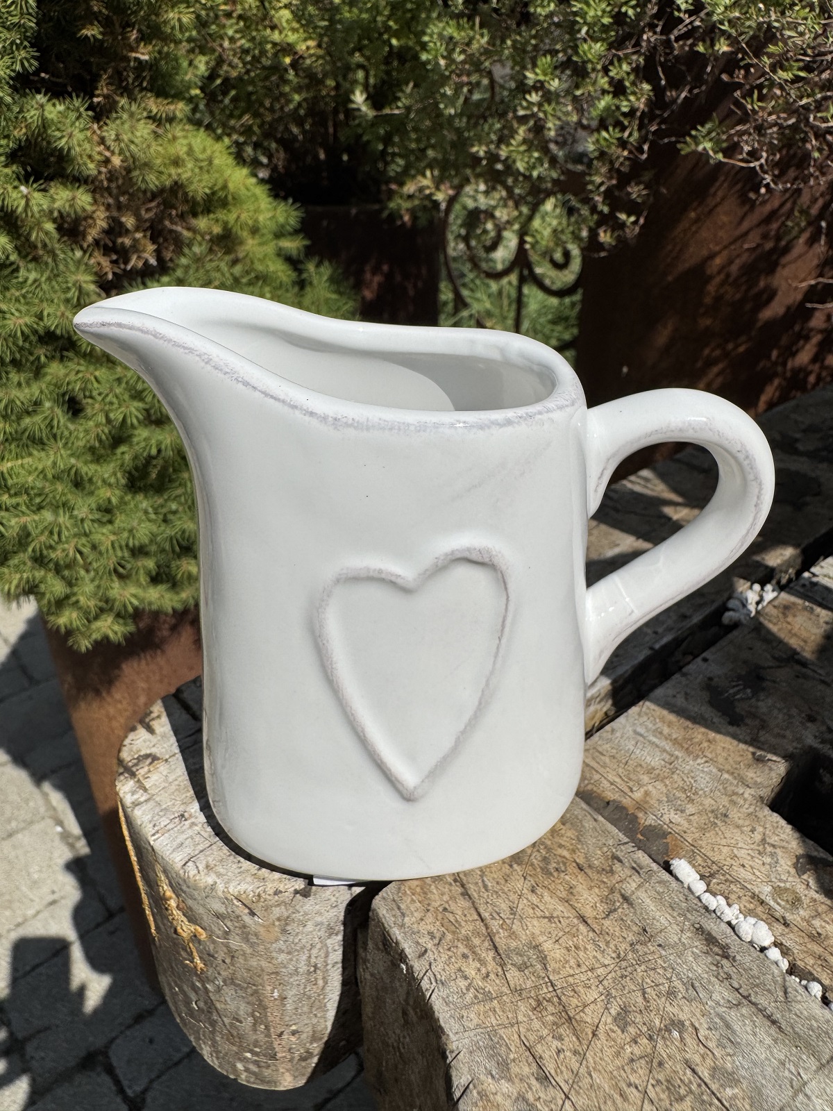 Steingut Milchkännchen weiß mit Herz - Höhe 10,7 cm