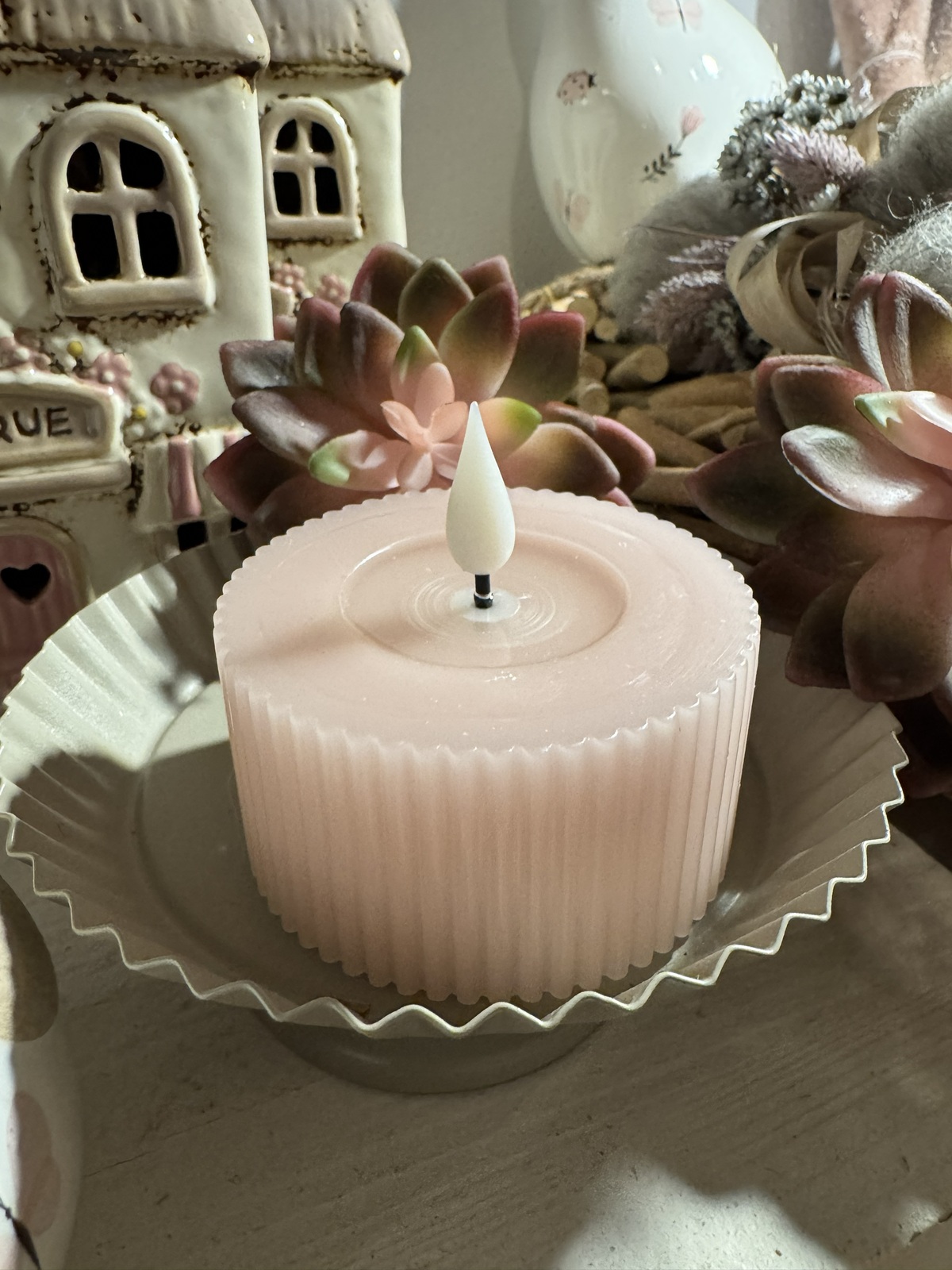 Echtwachs LED Maxi Teelicht rosa mit Rillenmuster / Timer - Durchmesser 7 cm