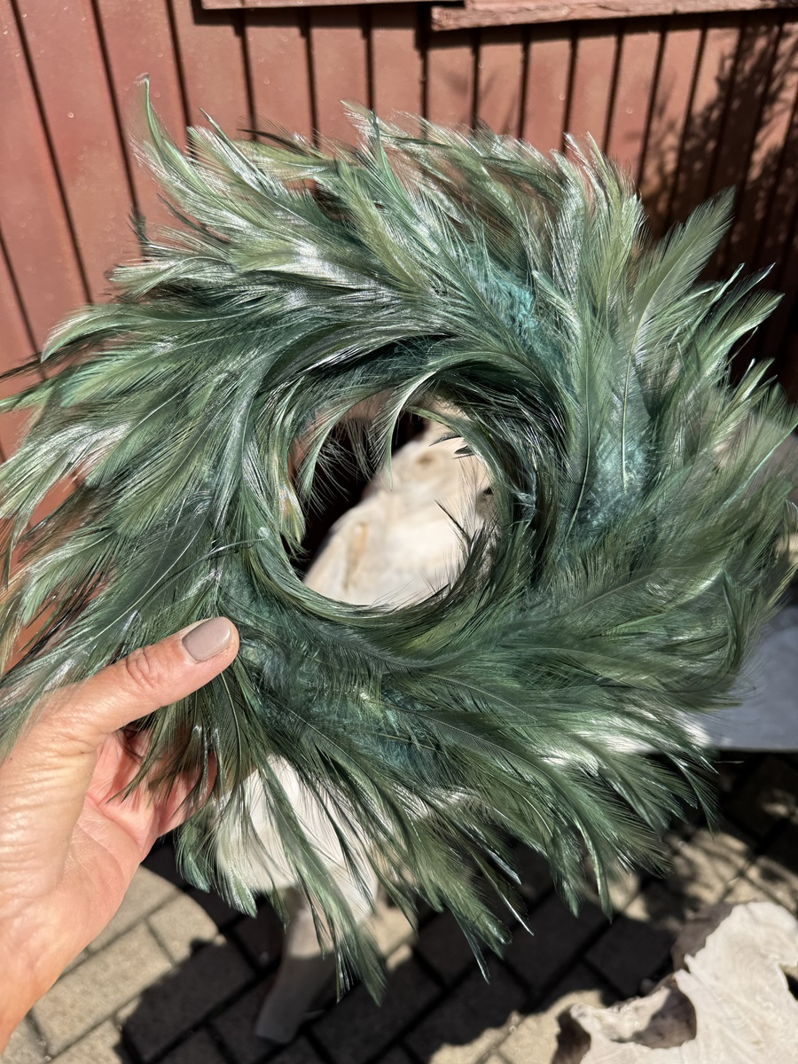 Feder Kranz Dunkelgrün auf Styroporring - Durchmesser 36 cm