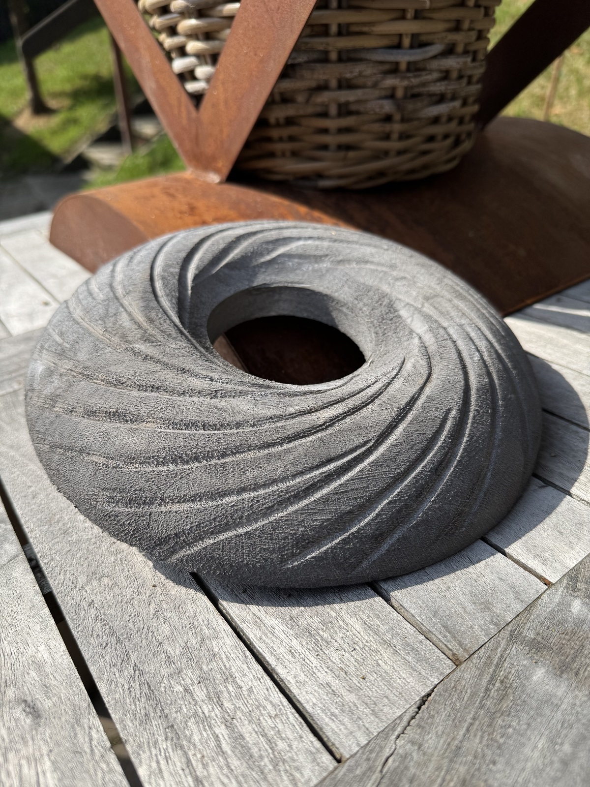 Holz Kranz grau klein mit Rillenmuster - Durchmesser ca. 25 cm