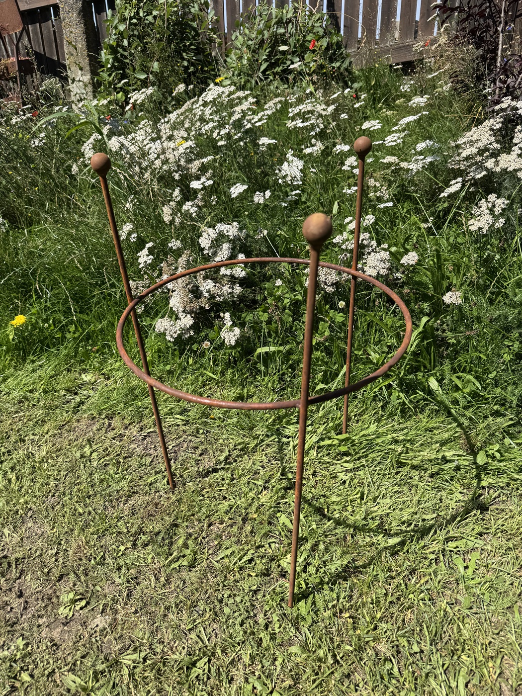 Edelrost Staudenstütze (groß) rund mit 3 Stäben - Durchmesser 40 cm