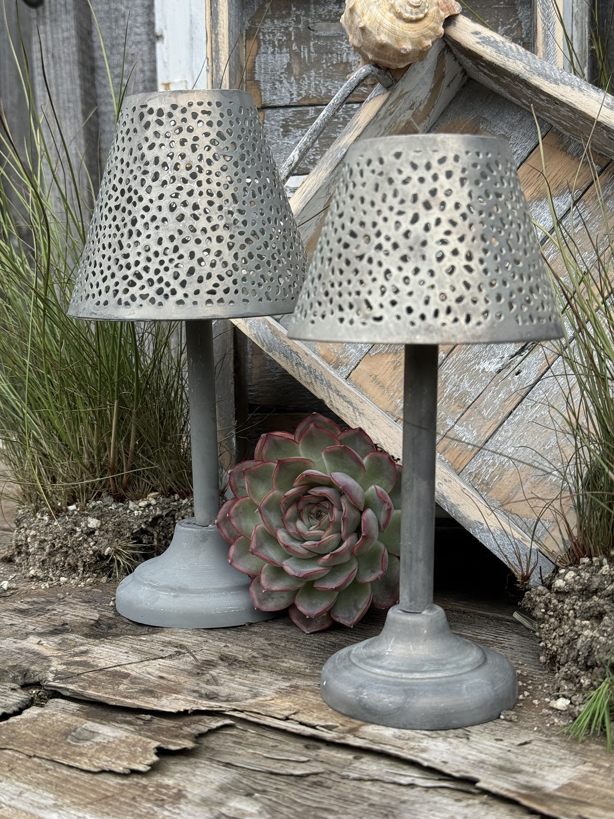 Metall Windlicht Lampe groß mit Fuß - Höhe 24 cm