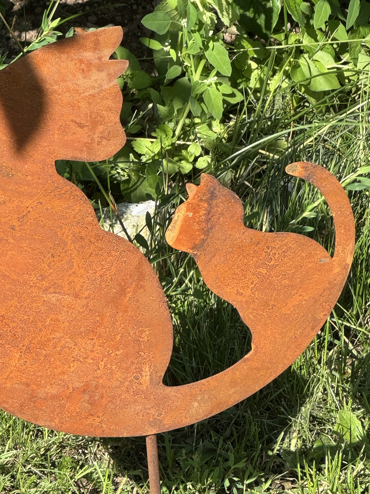 Edelrost Katze mit Kätzchen auf Stab - Gesamthöhe 45 cm