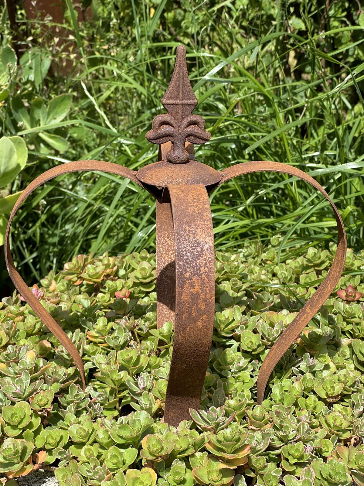 Edelrost Krone klein mit vier Bändern und Lilienspitze - Höhe 27 cm