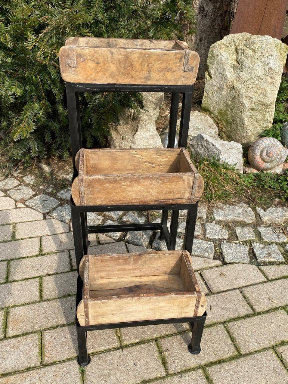 Metall Pflanztreppe Antik mit 3 Holzkästen - Höhe 70 cm