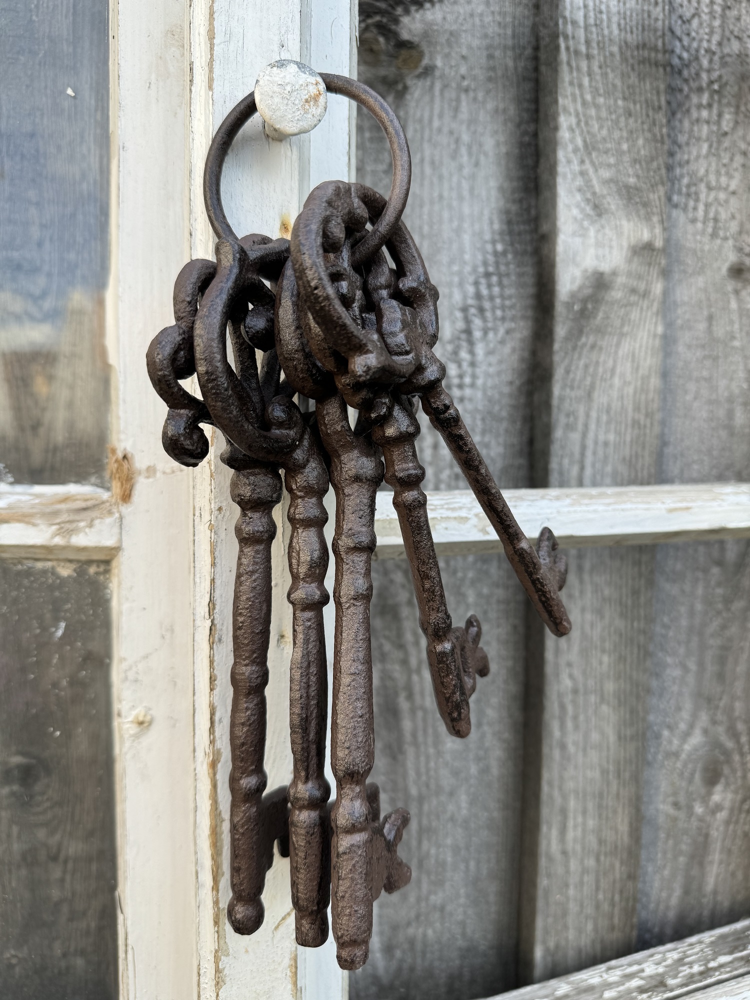 Gusseisen Schlüsselbund Schnörkel mit 5 Schlüsseln - Höhe 24,5 cm