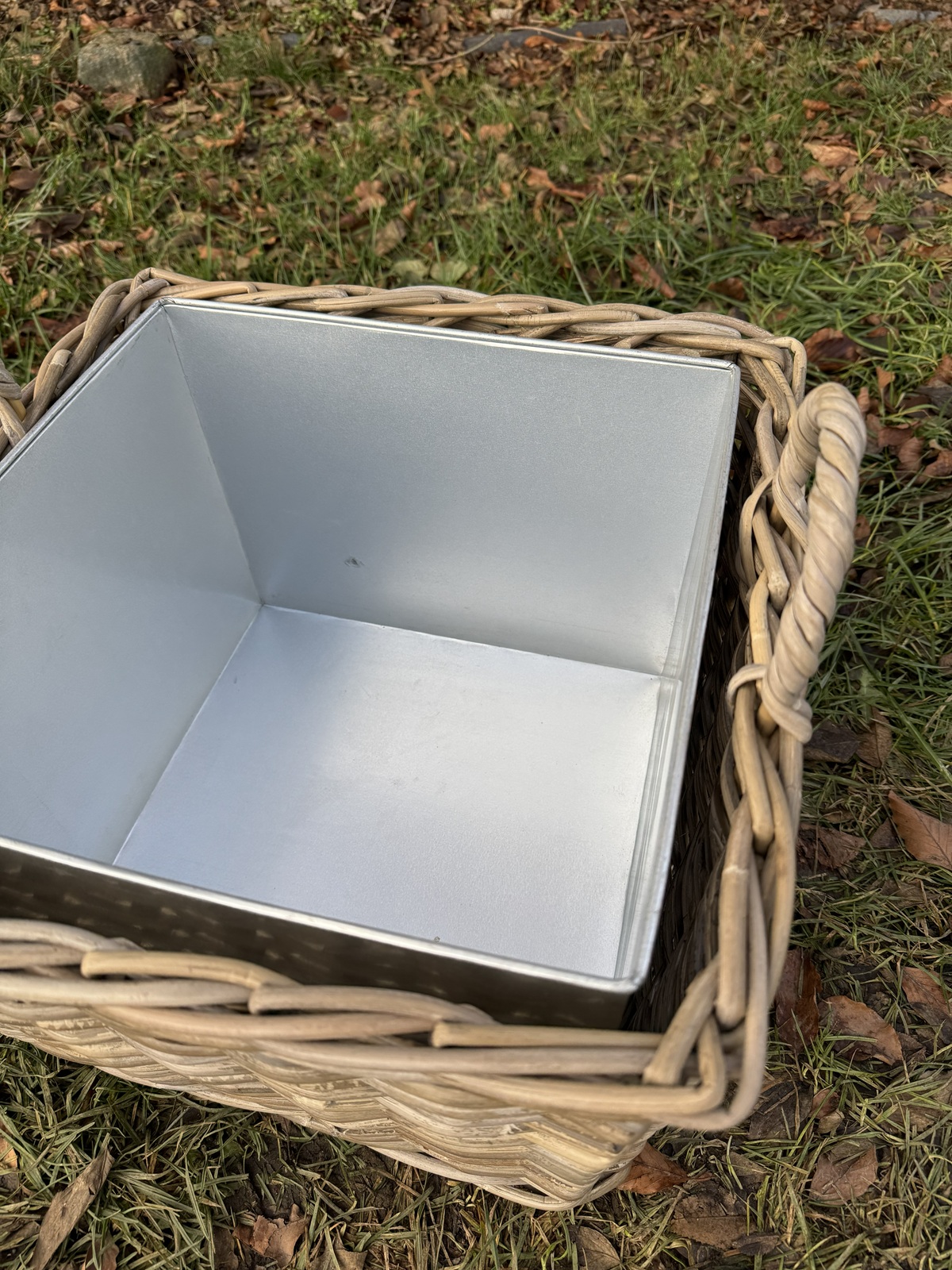 Outdoor Rattankorb eckig klein mit Blecheinsatz und Henkeln - Breite 40 cm