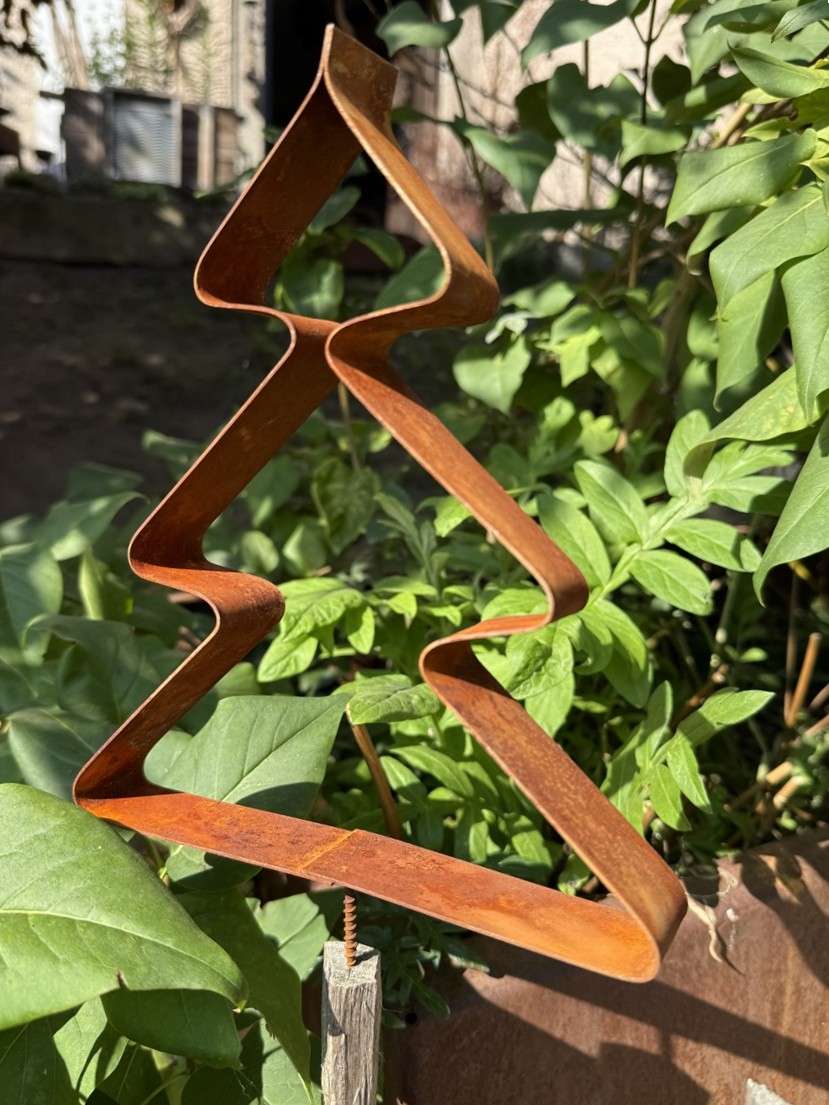 Edelrost Tanne breites Band (3 Zacken) mit Schraube - Höhe 25 cm