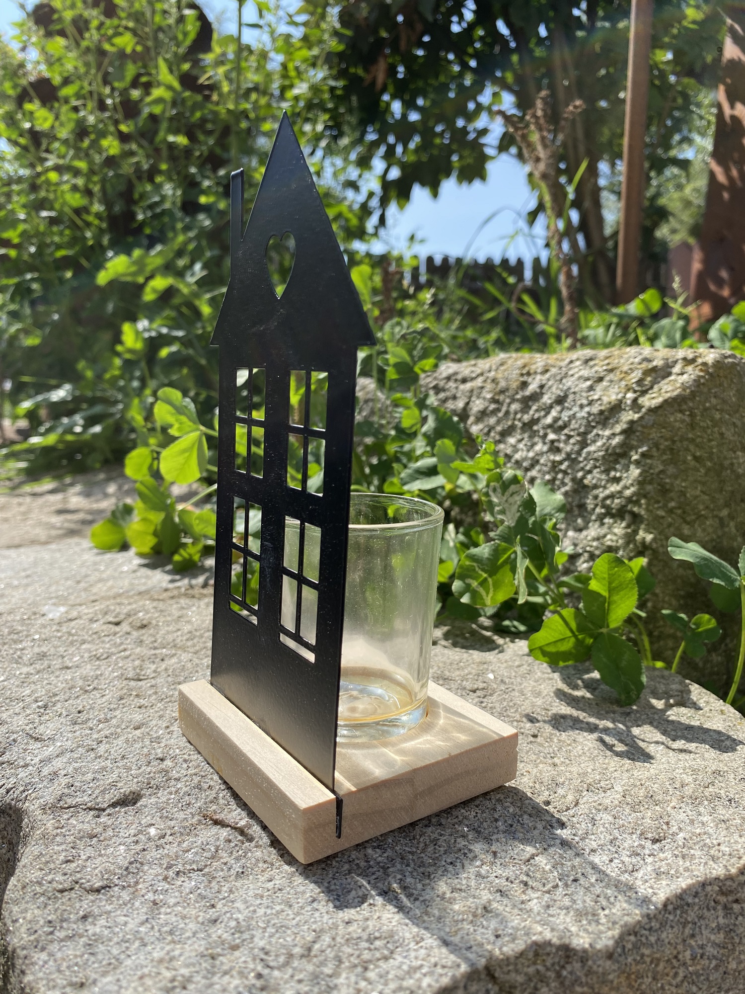 Metall Teelichthalter Haus schwarz hoch mit eckigen Fenstern - Höhe 17,5 cm