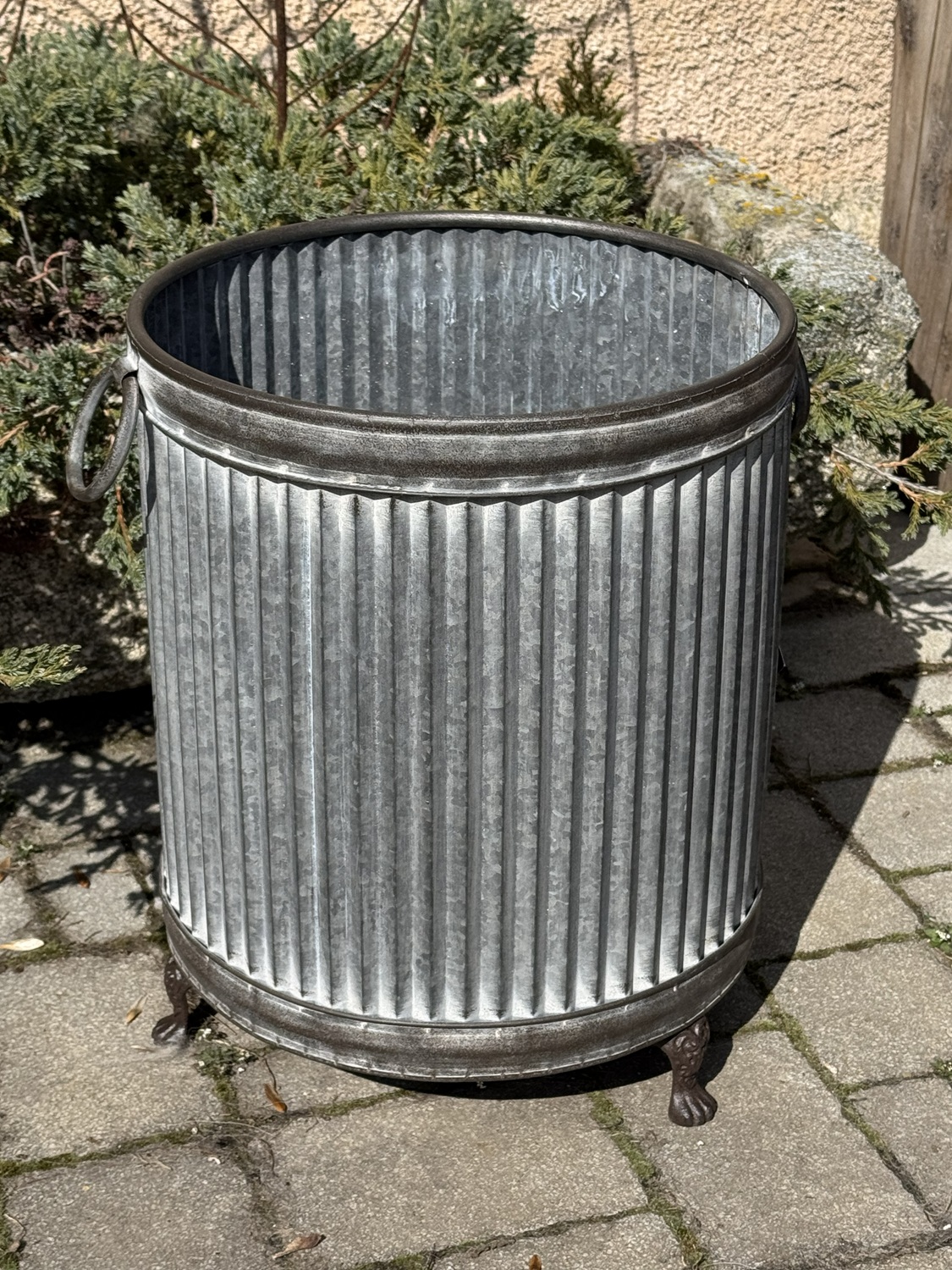 Zink Eimer groß mit Gusseisen Füßchen und seitlichen Henkeln - Durchmesser 36 cm