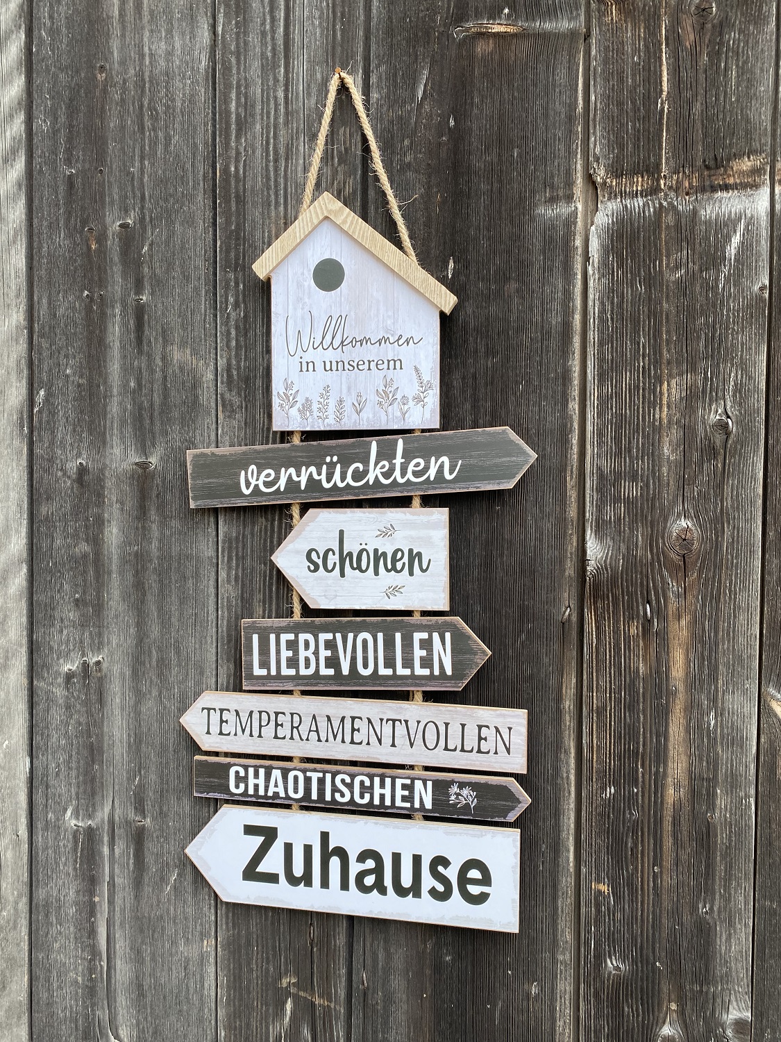 MDF Schild Bretteroptik weiß/schwarz Willkommen in unserem Zuhause - Höhe 70 cm