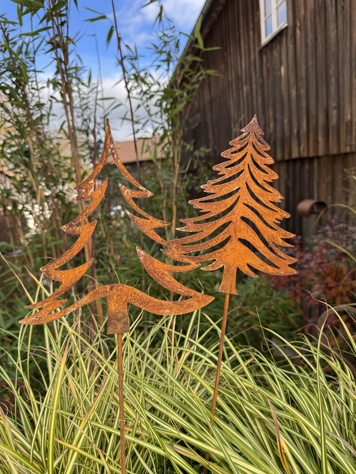 Edelrost Tannenbaum offene Form klein auf Stab - Höhe 60 cm