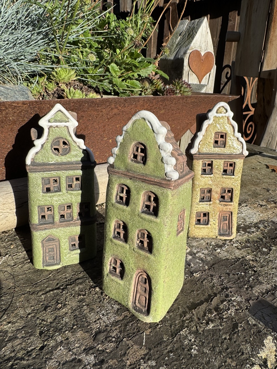 Keramik Stadthäuschen Grünton ( 1 )  - Höhe ca. 16 cm