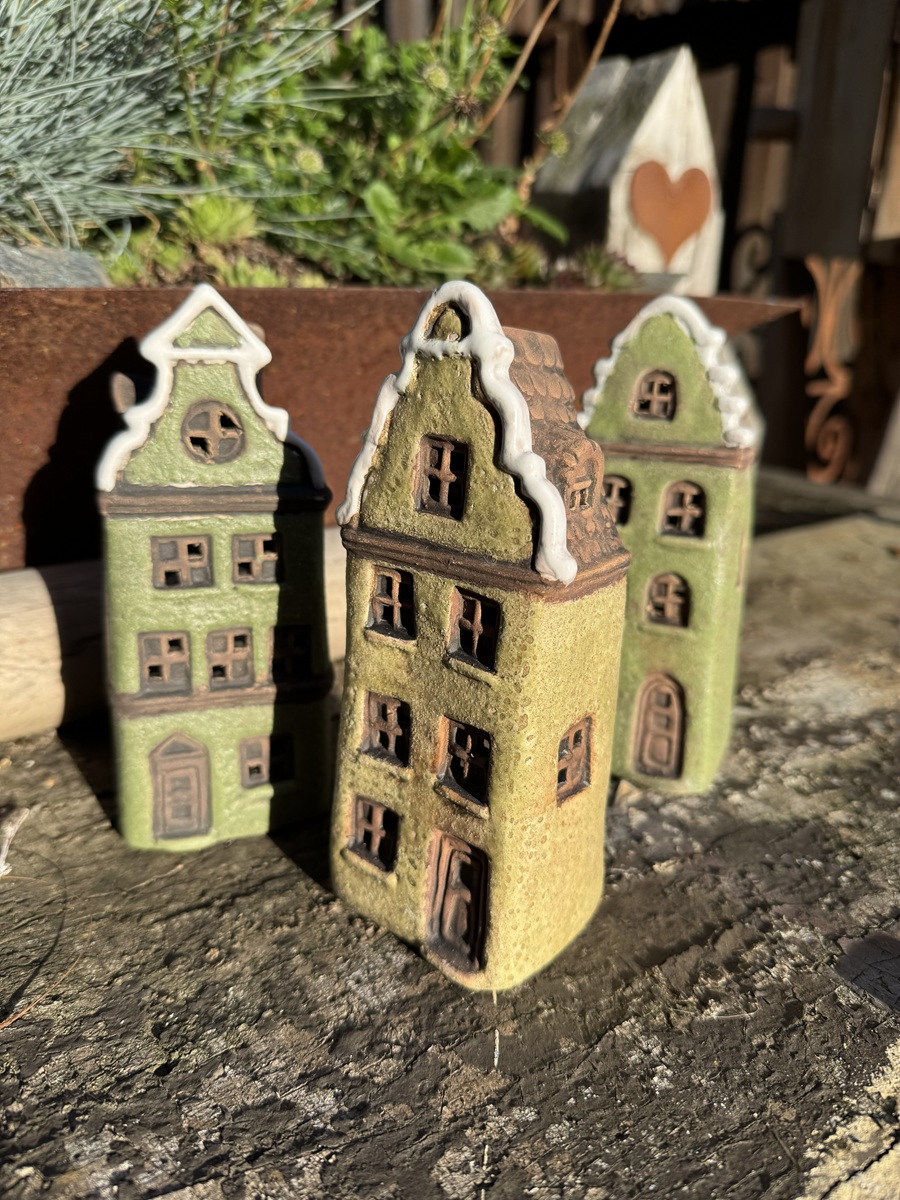 Keramik Stadthäuschen Grünton ( 1 )  - Höhe ca. 16 cm