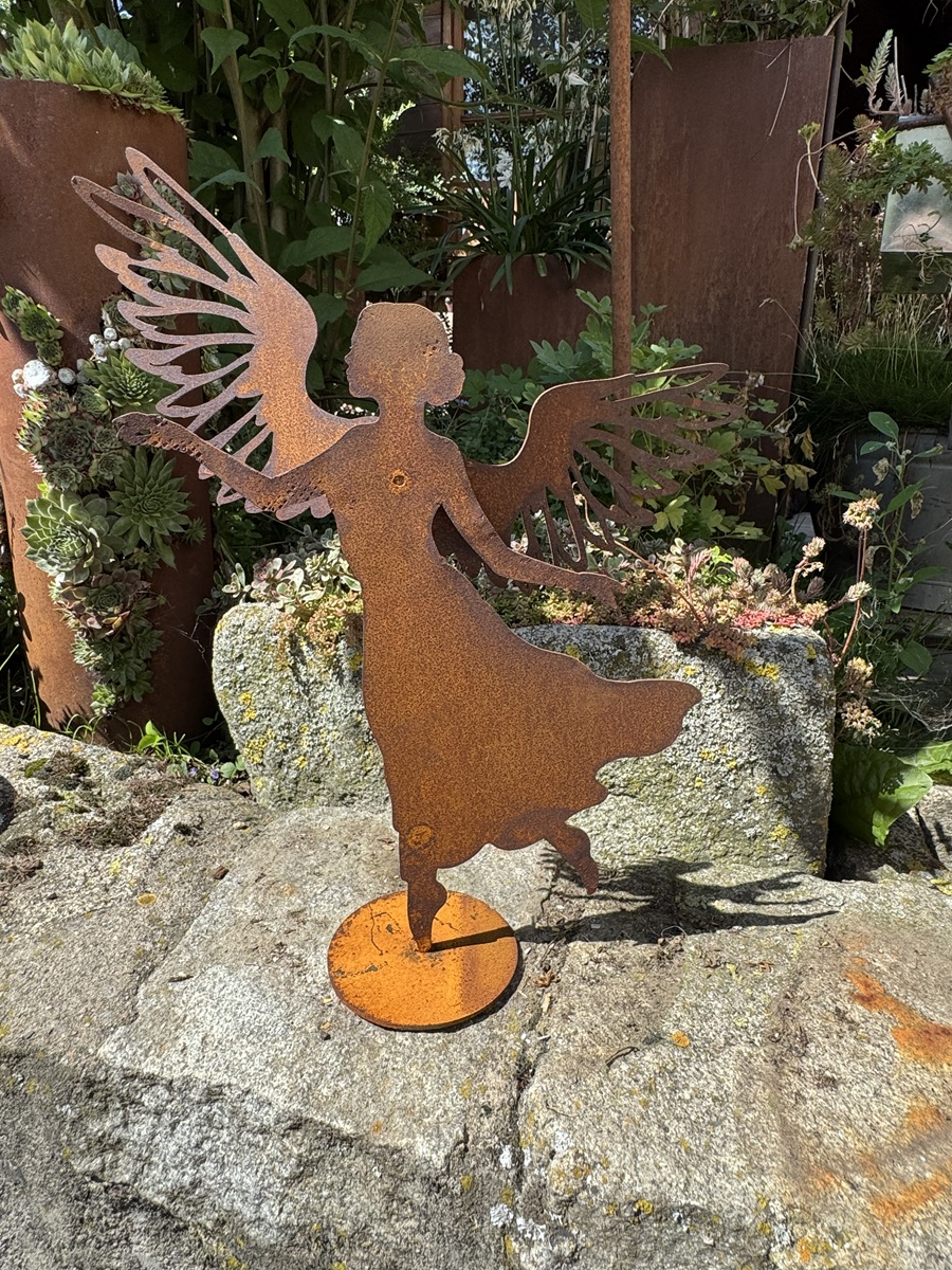 Edelrost Engel Amelie mit seitlichen offenen Flügeln - Höhe ca. 31 cm