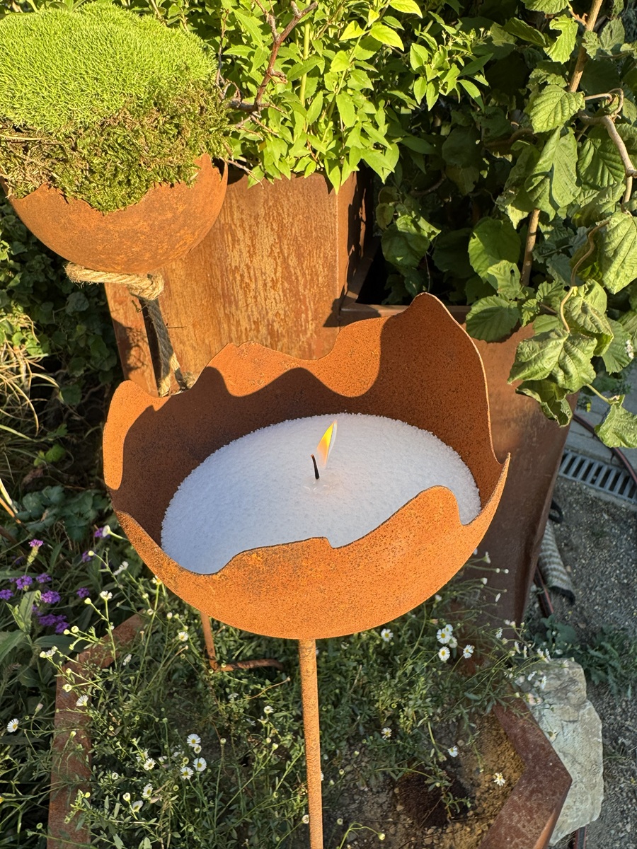Naturrost Halbkugel Schale Risse auf Stab - Gesamthöhe 80 cm