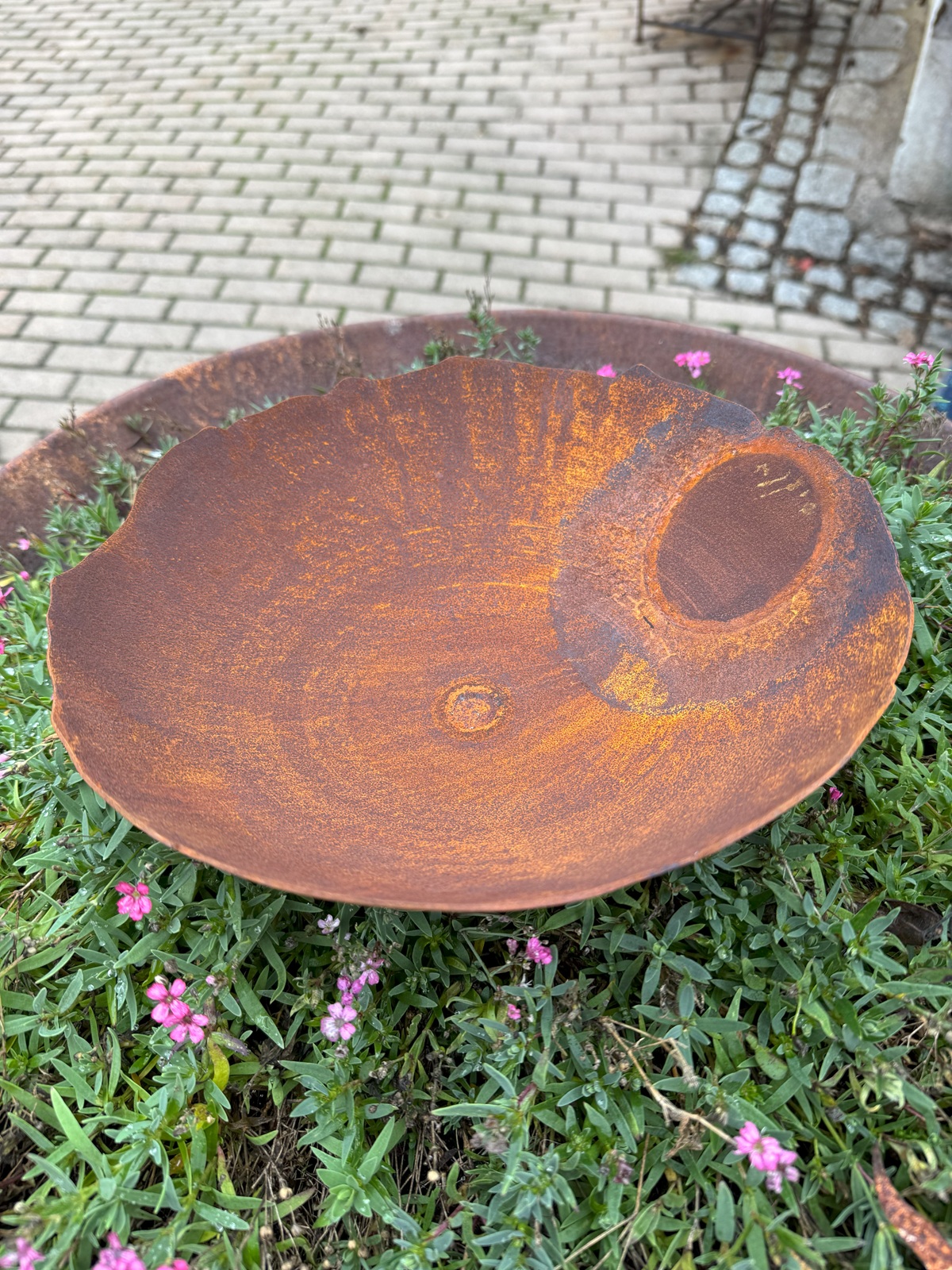 Edelrost Schale mit Rissoptik Rand groß und Hülse - Durchmesser 27 cm