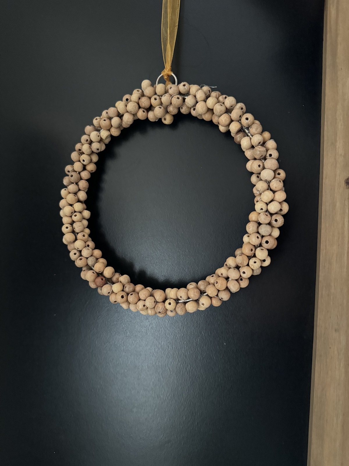 Holzperlenkranz zum hängen naturfarben - Durchmesser 15 cm
