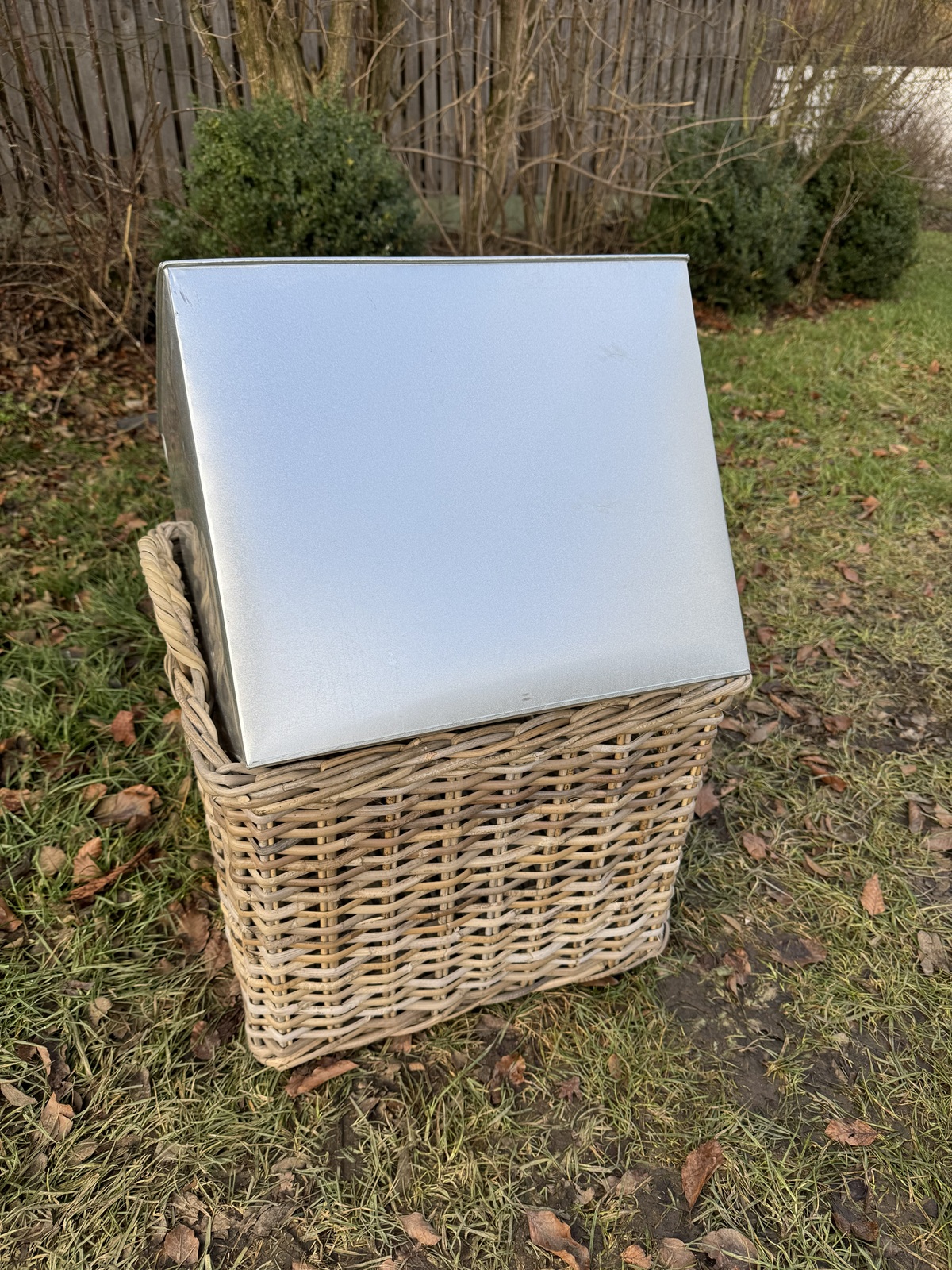 Outdoor Rattankorb eckig groß mit Blecheinsatz und Henkeln - Breite 50 cm