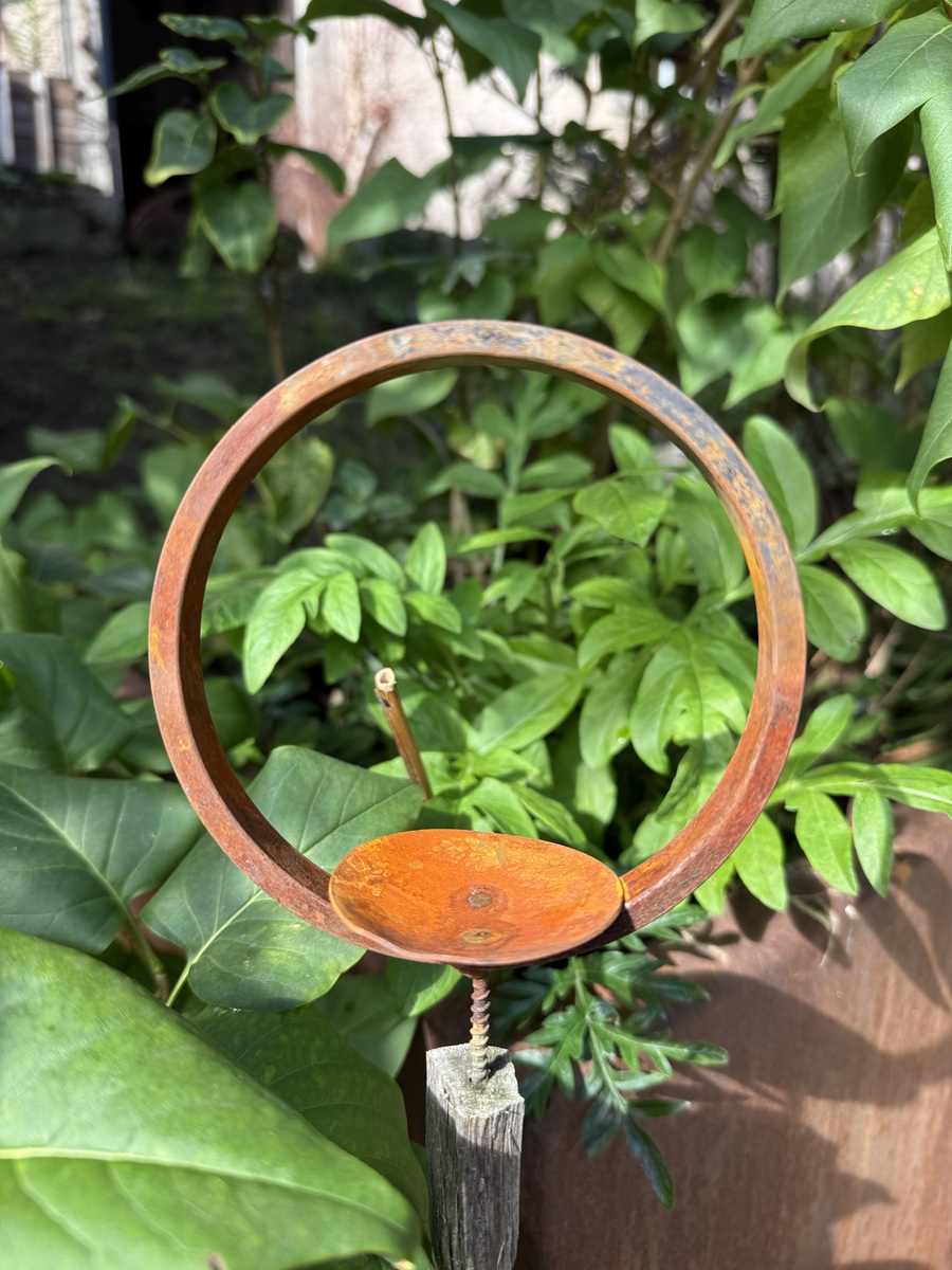 Edelrost Kerzenhalter im Ring mit Schraube - Durchmesser 12 cm