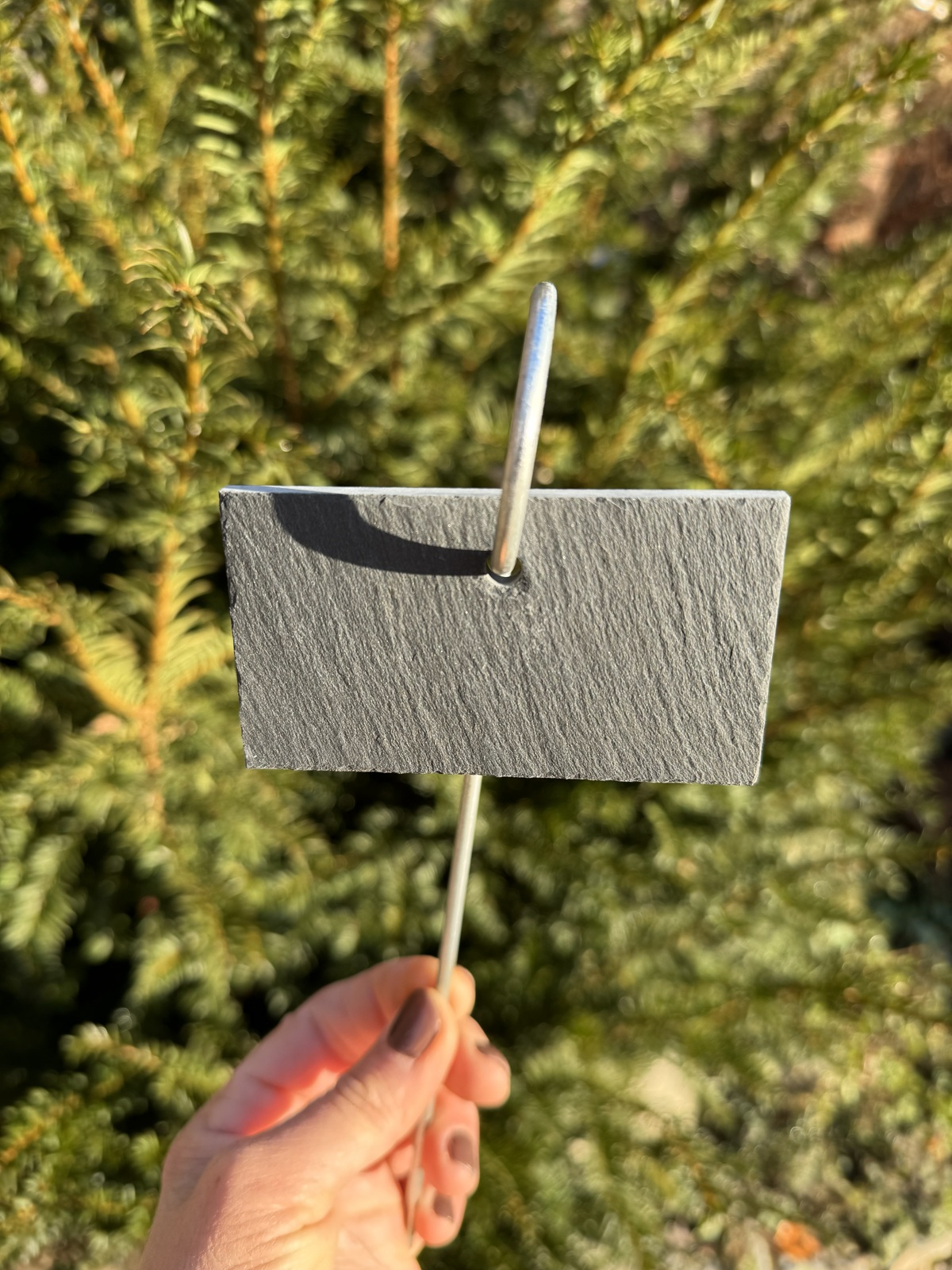 Schiefertafel 9x5cm mit Metallhaken - Höhe 25 cm