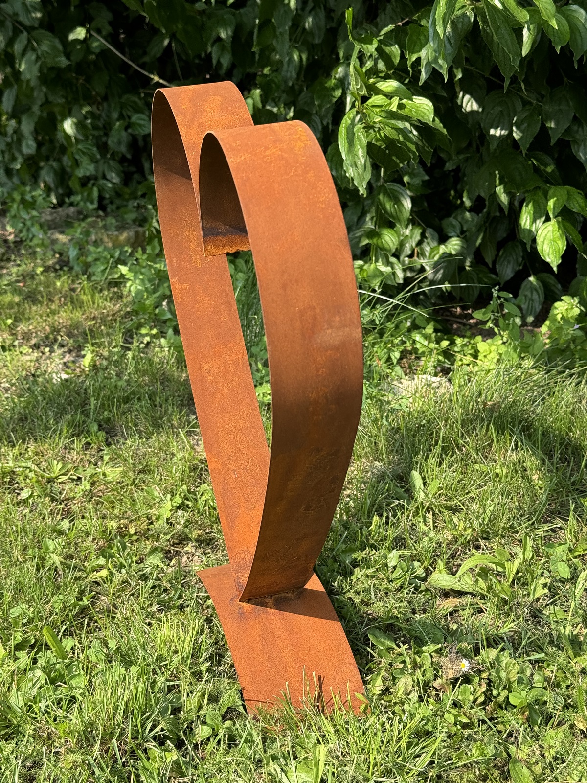 Edelrost Bänderherz groß auf Bodenplatte - Höhe 47 cm