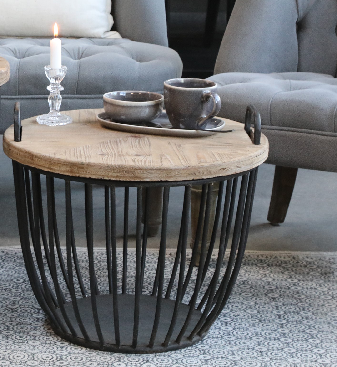 1 Beistelltisch klein mit Holzdeckel antique schwarz - Höhe 43 cm