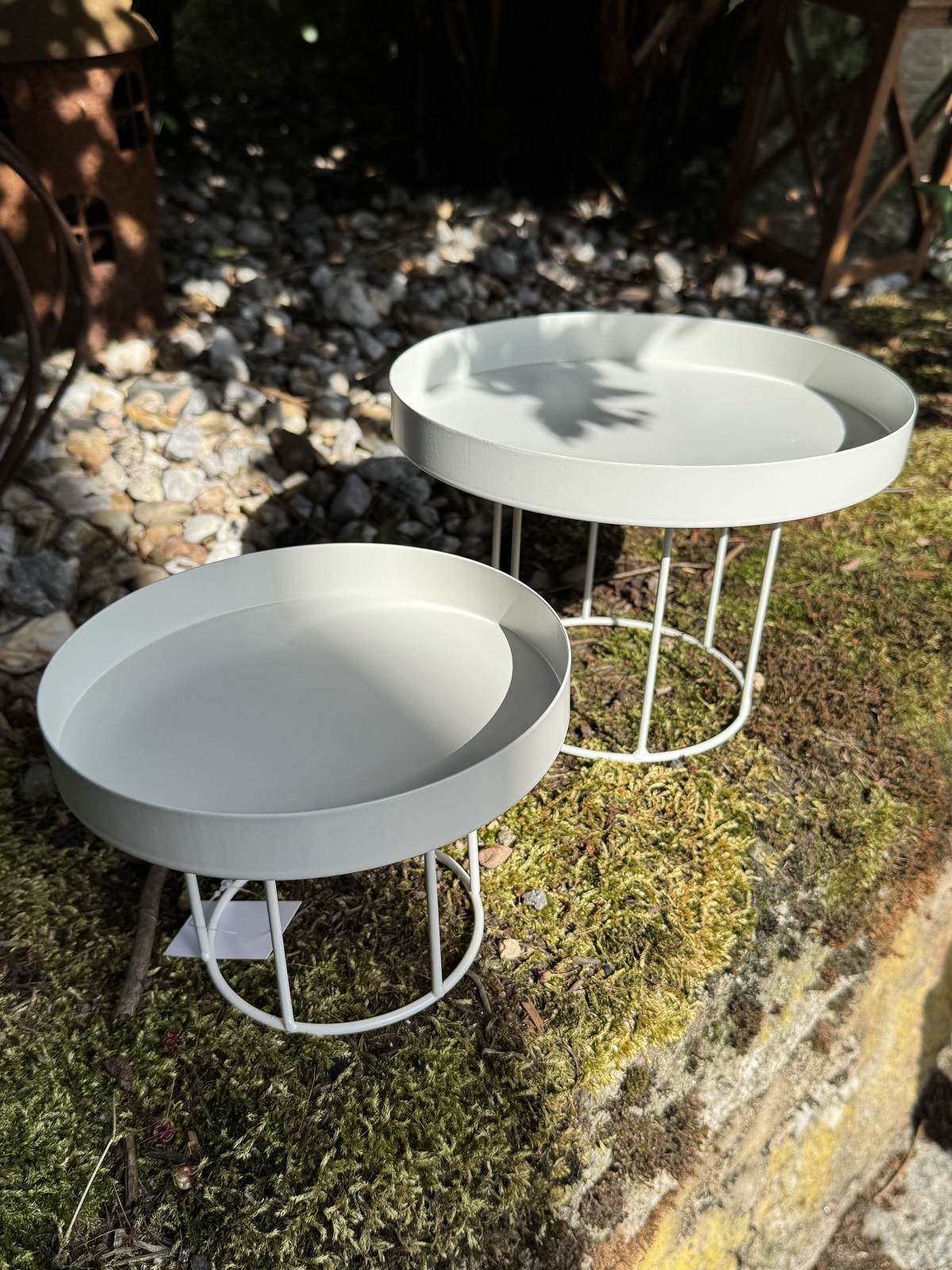 Metall Tablett groß cremeweiß auf Standgerüst - Durchmesser 23 cm