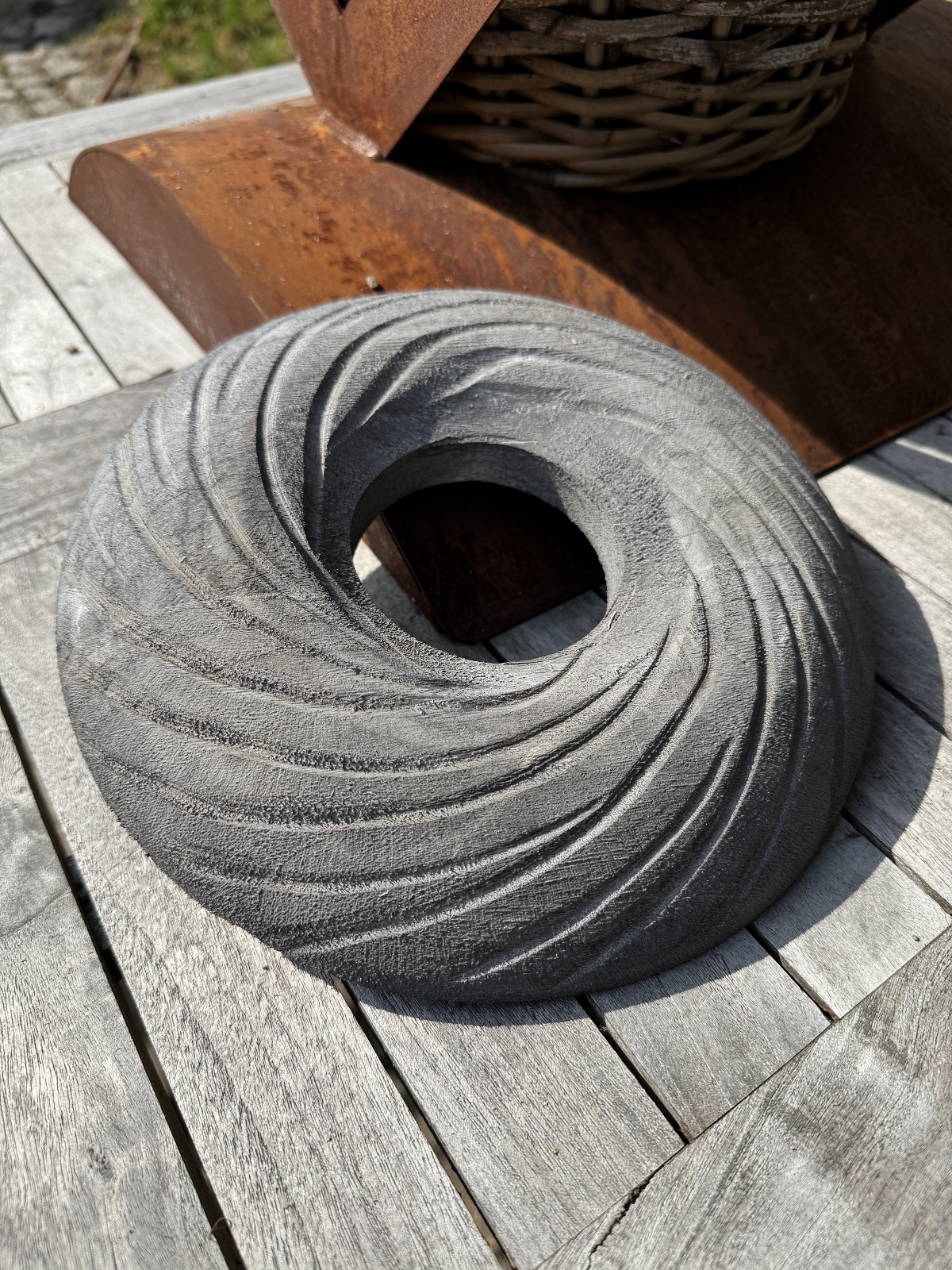 Holz Kranz grau klein mit Rillenmuster - Durchmesser ca. 25 cm