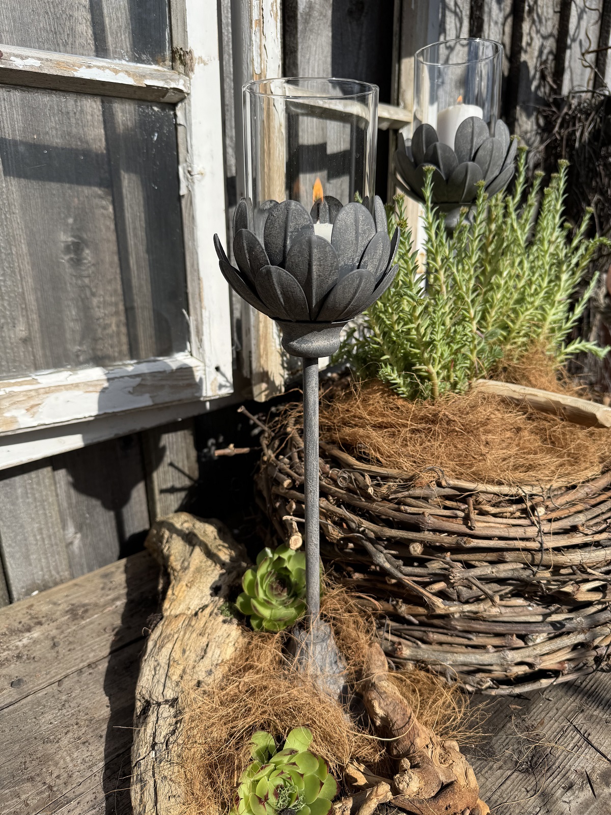 Metall Windlicht Blütenkelch grau auf Standfuß mit Glaseinsatz - Höhe 43 cm