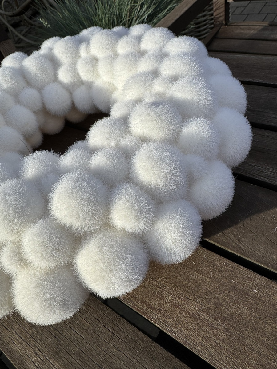 Knubbel Kranz beflockt cremeweiß - Durchmesser 30 cm